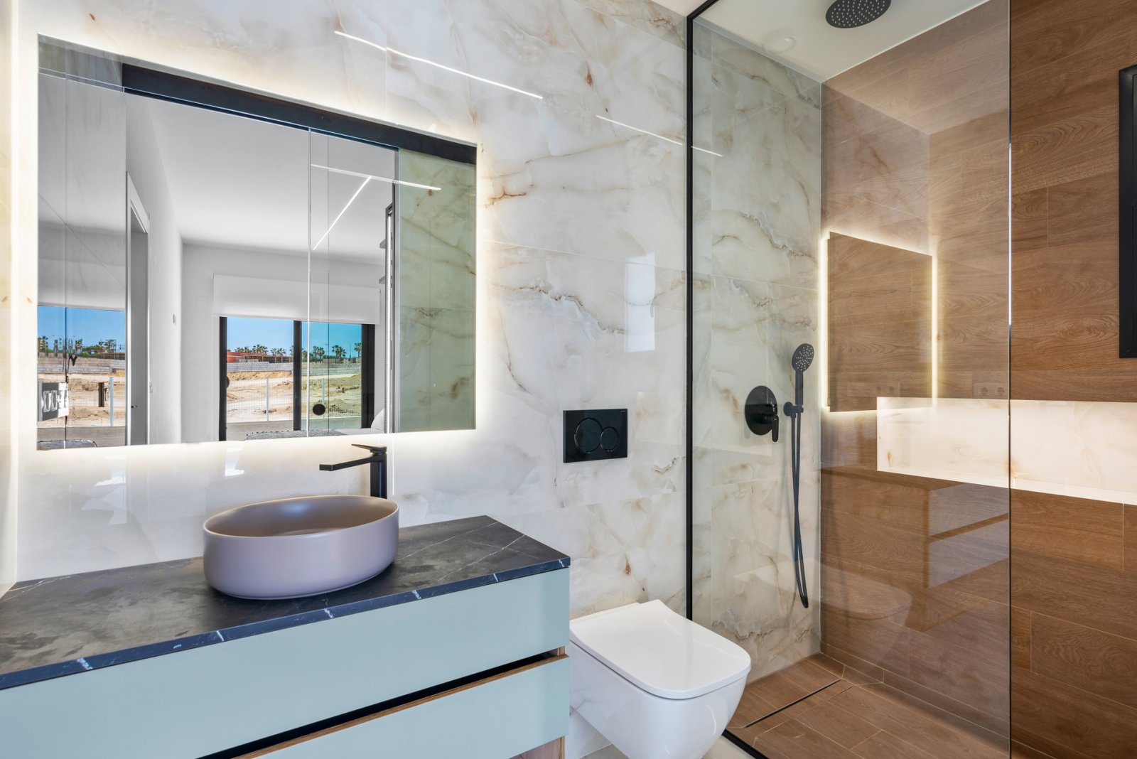  In der charmanten Ortschaft Algorfa gelegen, bietet diese exklusive Sammlung von 44 freistehenden Häusern eine privilegierte Umgebung für diejenigen,