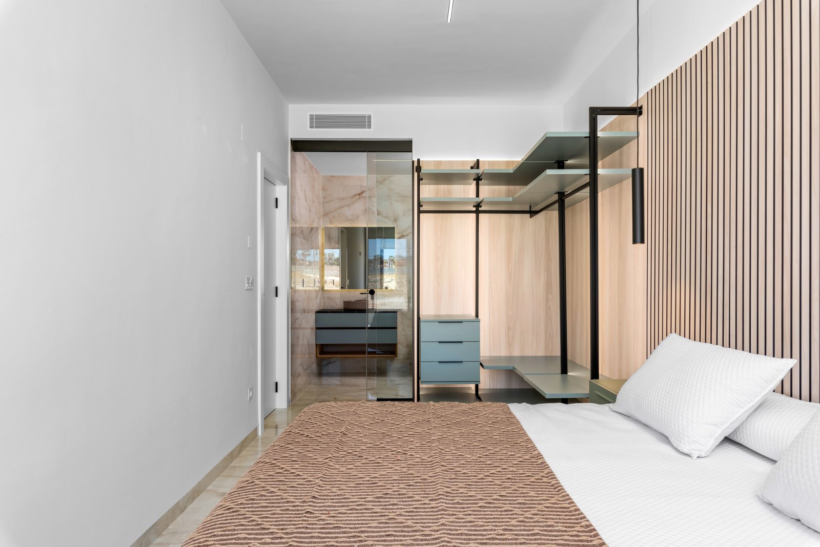  In der charmanten Ortschaft Algorfa gelegen, bietet diese exklusive Sammlung von 44 freistehenden Häusern eine privilegierte Umgebung für diejenigen,