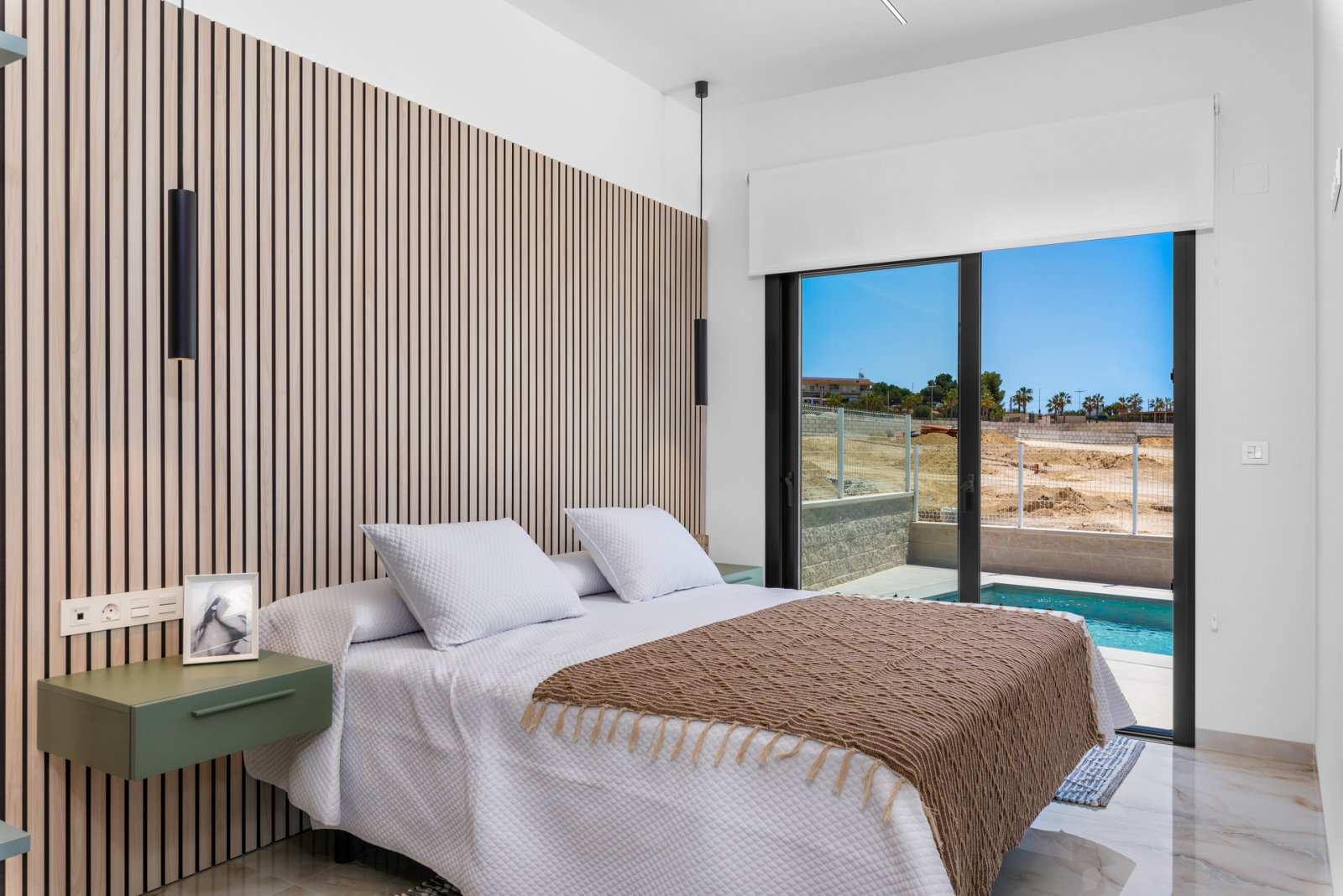  In der charmanten Ortschaft Algorfa gelegen, bietet diese exklusive Sammlung von 44 freistehenden Häusern eine privilegierte Umgebung für diejenigen,