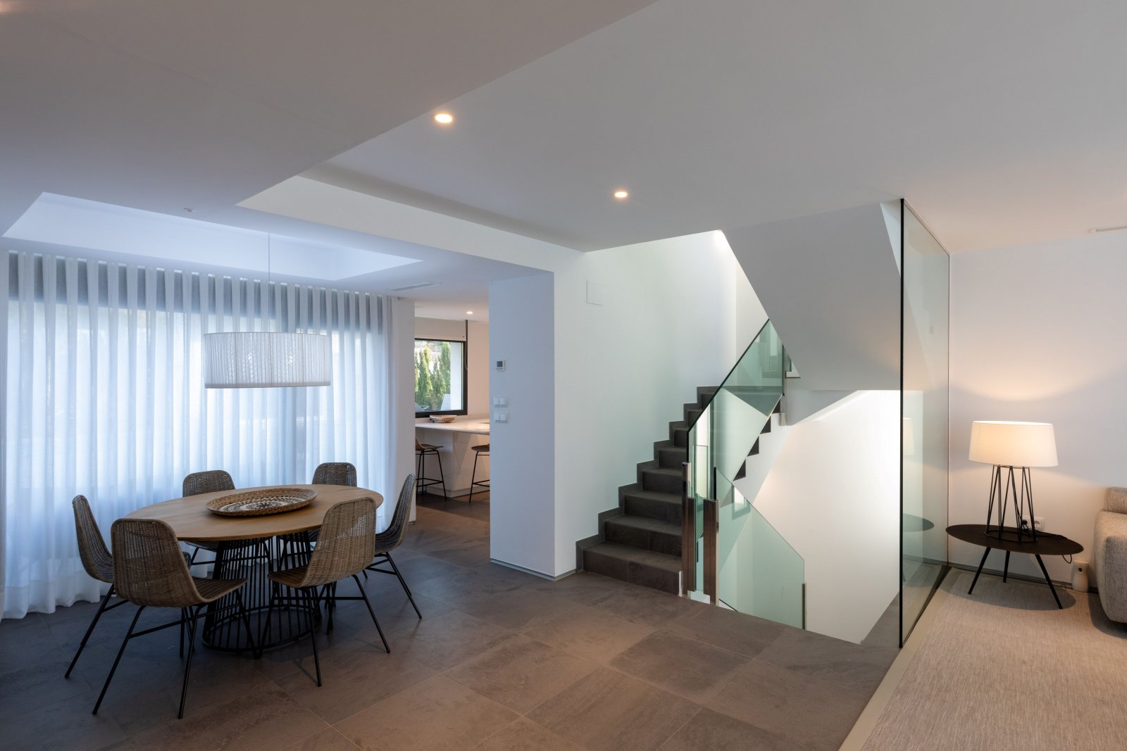 In der schönen Stadt Cartagena gelegen, bietet dieses exklusive Immobilienangebot zwei unabhängige Immobilien, die sich durch ihren beeindruckenden M