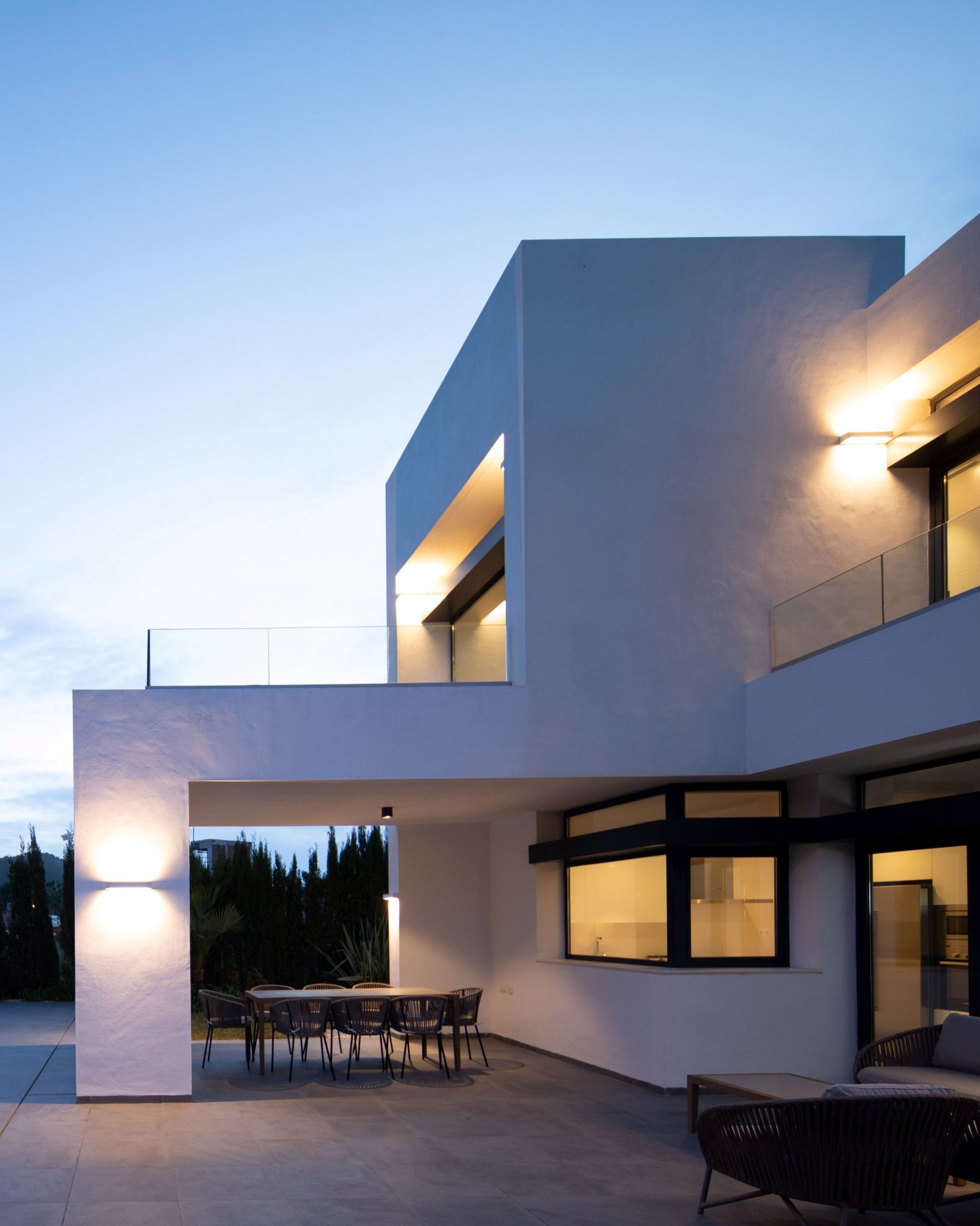  In der schönen Stadt Cartagena gelegen, bietet dieses exklusive Immobilienangebot zwei unabhängige Immobilien, die sich durch ihren beeindruckenden M