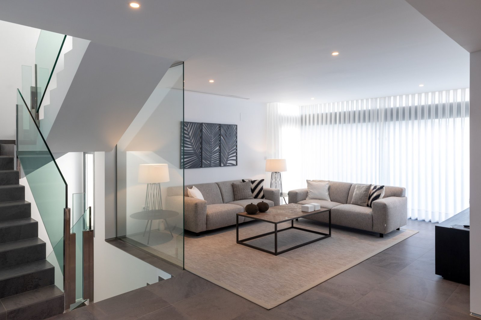  In der schönen Stadt Cartagena gelegen, bietet dieses exklusive Immobilienangebot zwei unabhängige Immobilien, die sich durch ihren beeindruckenden M