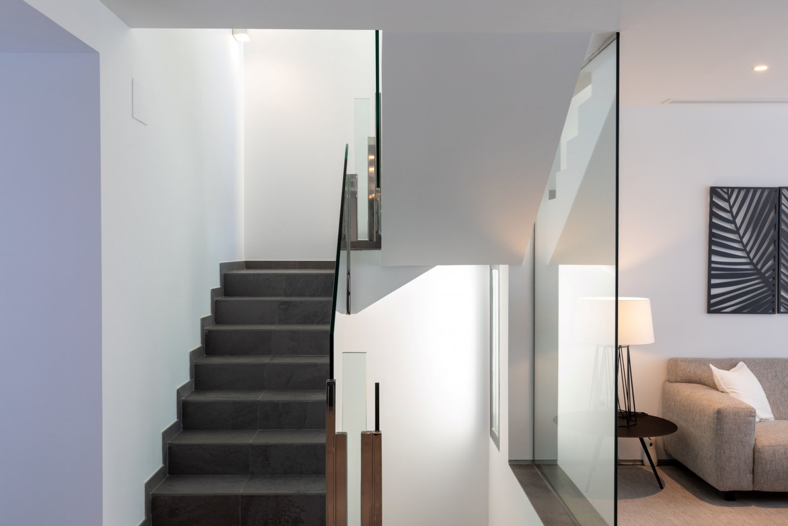  In der schönen Stadt Cartagena gelegen, bietet dieses exklusive Immobilienangebot zwei unabhängige Immobilien, die sich durch ihren beeindruckenden M