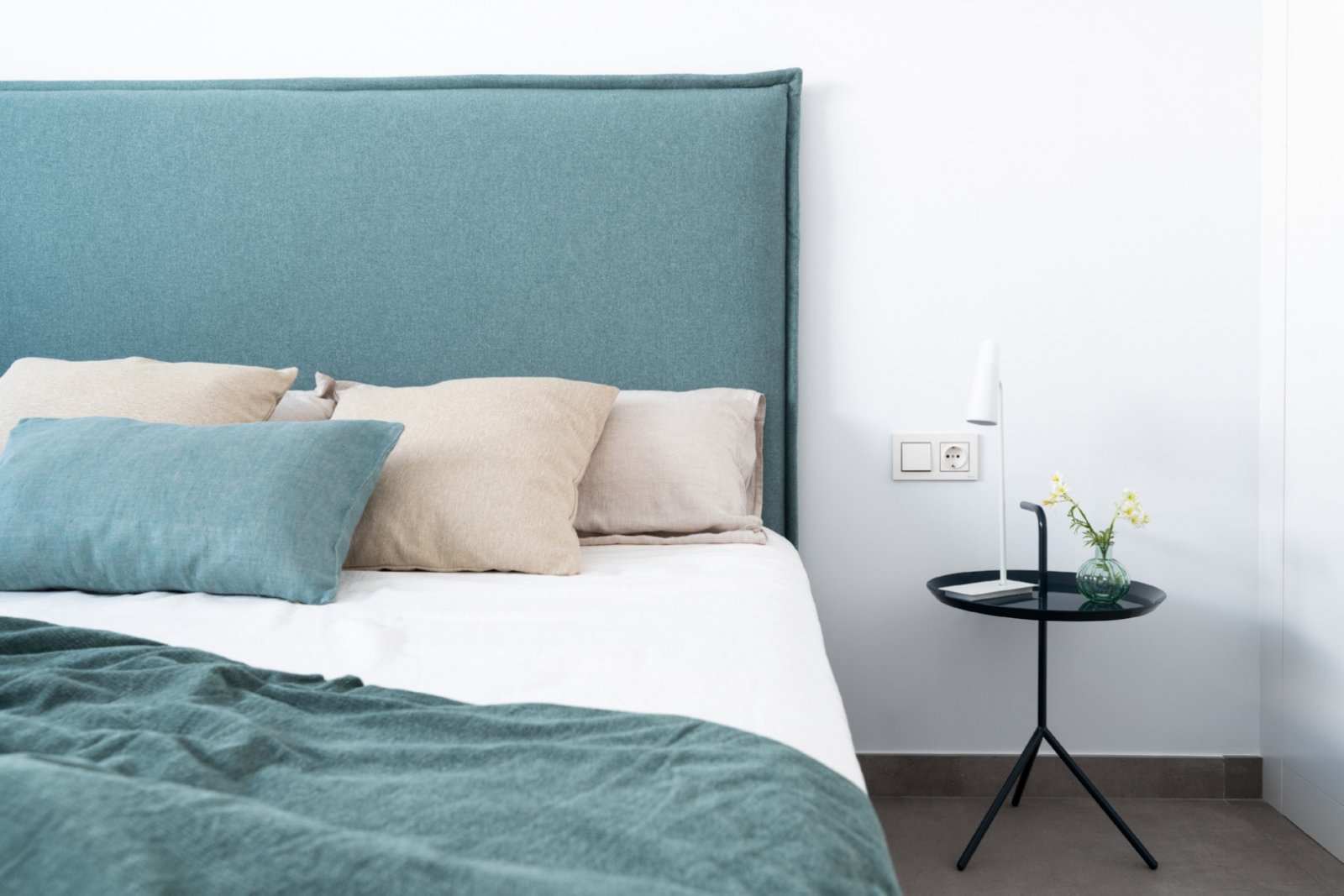  In der charmanten Ortschaft Benitachell gelegen, bieten diese exklusiven Villen eine privilegierte Umgebung mit Meerblick, nur 1 km von der Küste ent