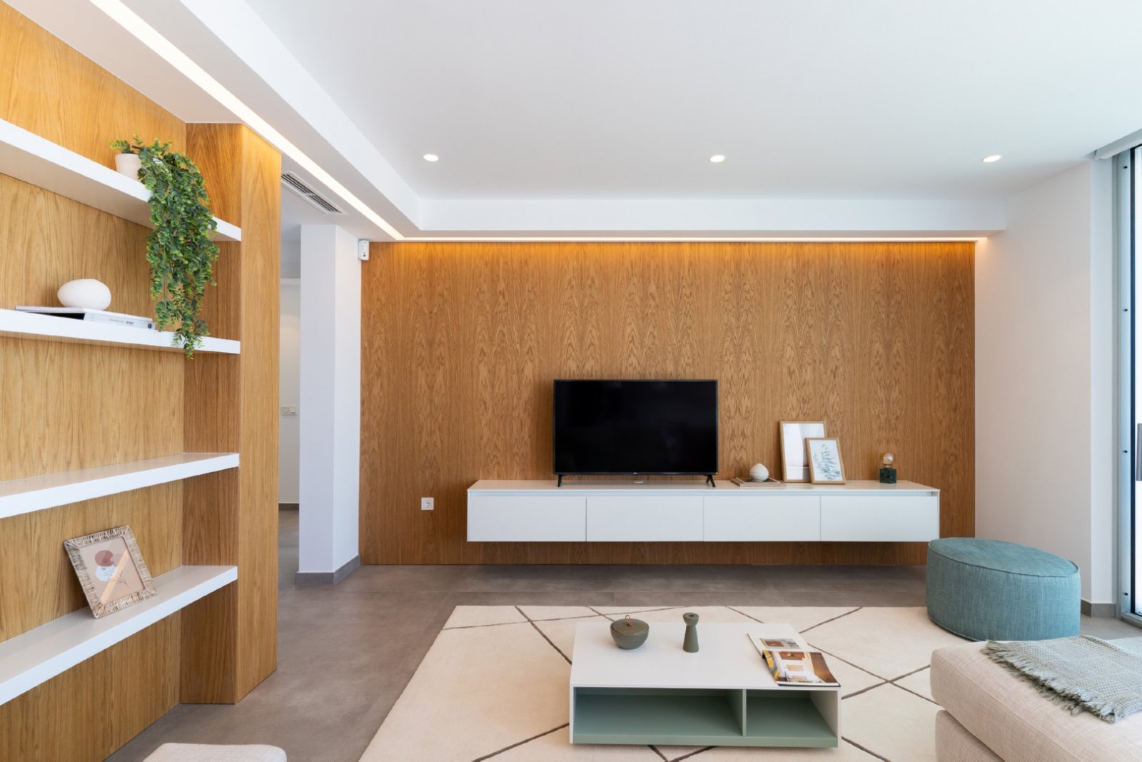  In der charmanten Ortschaft Benitachell gelegen, bieten diese exklusiven Villen eine privilegierte Umgebung mit Meerblick, nur 1 km von der Küste ent