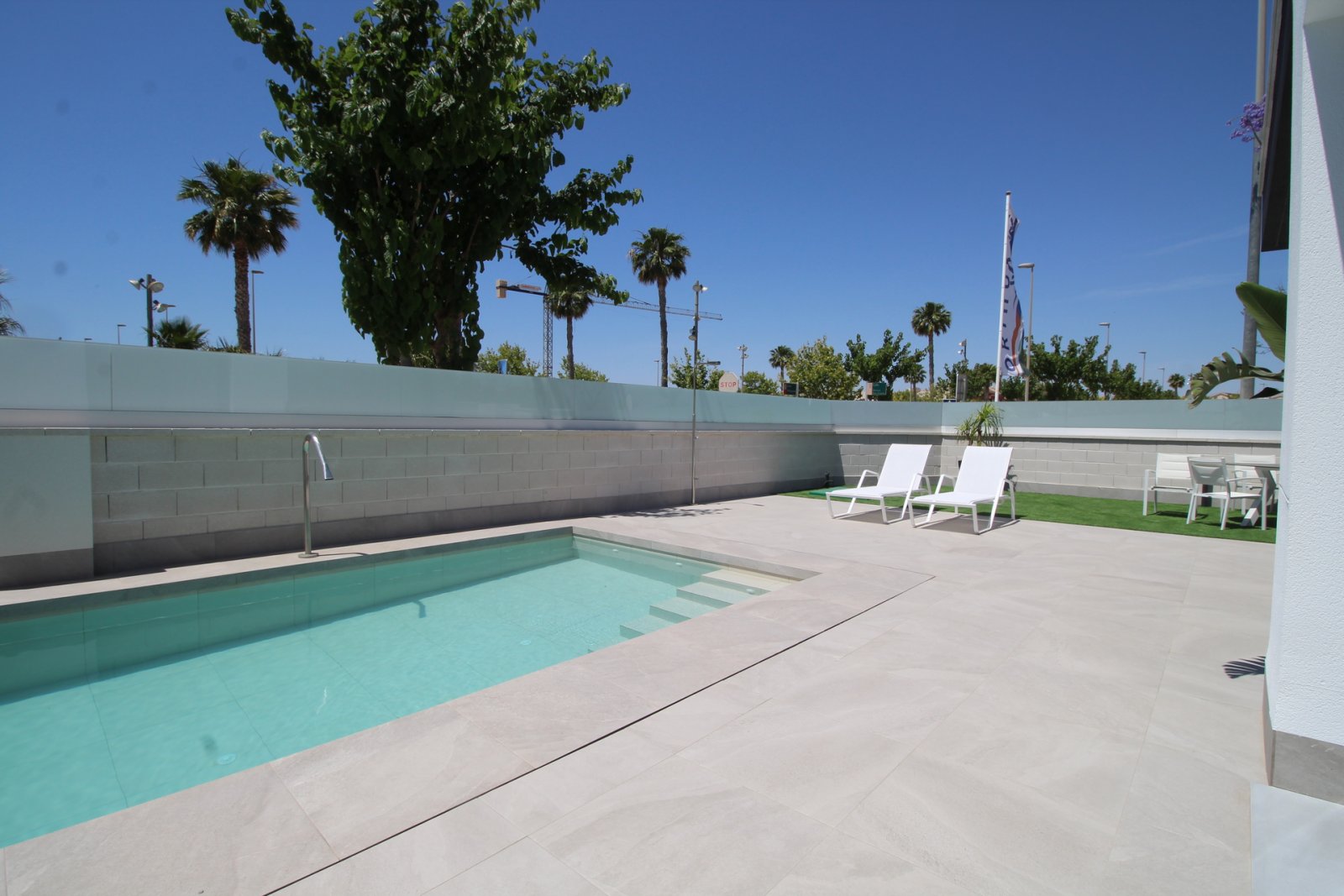  Diese exklusiven freistehenden Häuser befinden sich in der charmanten Gemeinde Pilar de la Horadada und bieten einen unvergleichlichen Lebensstil. In