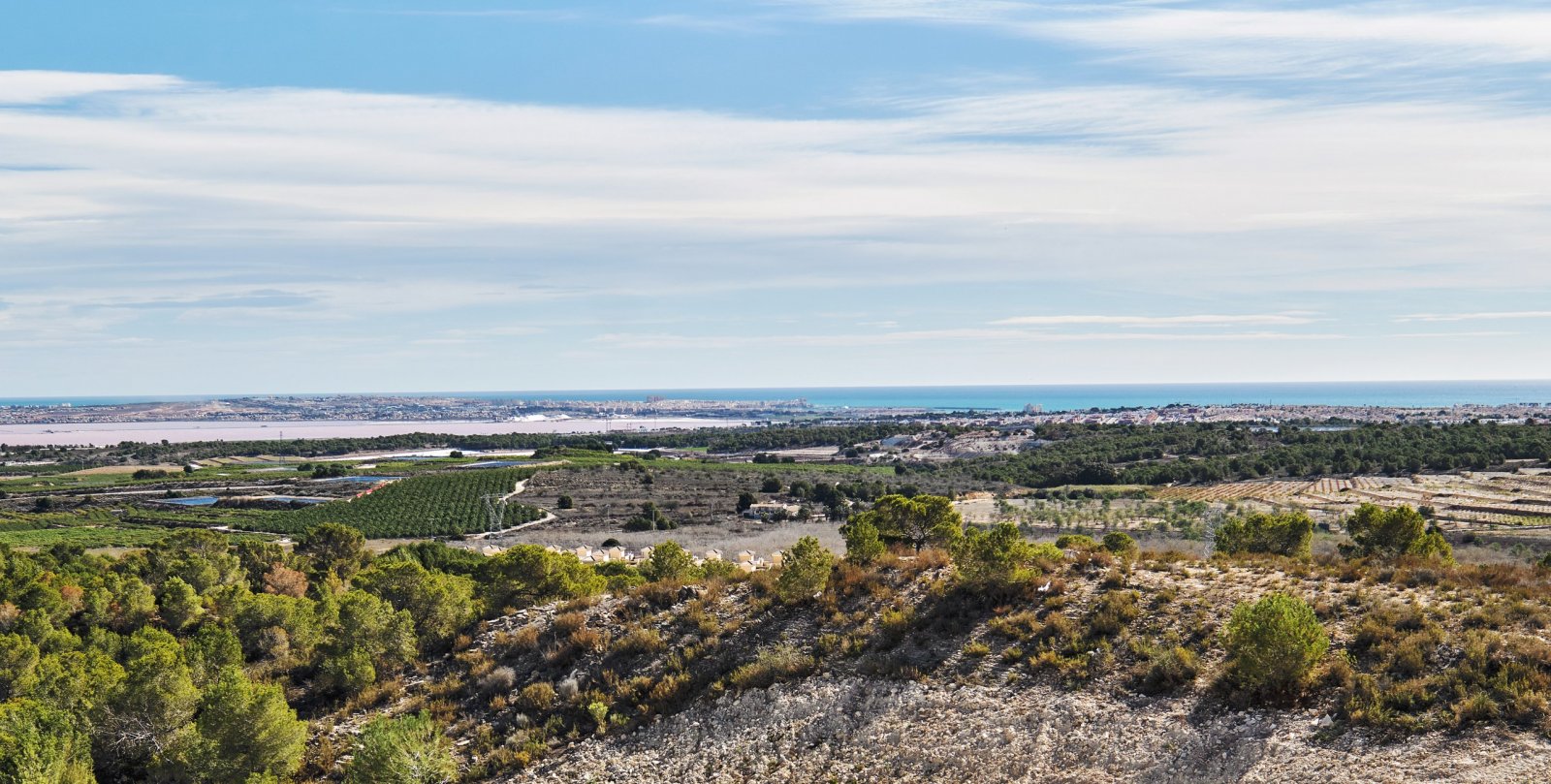 In der charmanten Umgebung von San Miguel de Salinas gelegen, bietet dieser exklusive Wohnkomplex 24 Immobilien, die für diejenigen entworfen wurden,