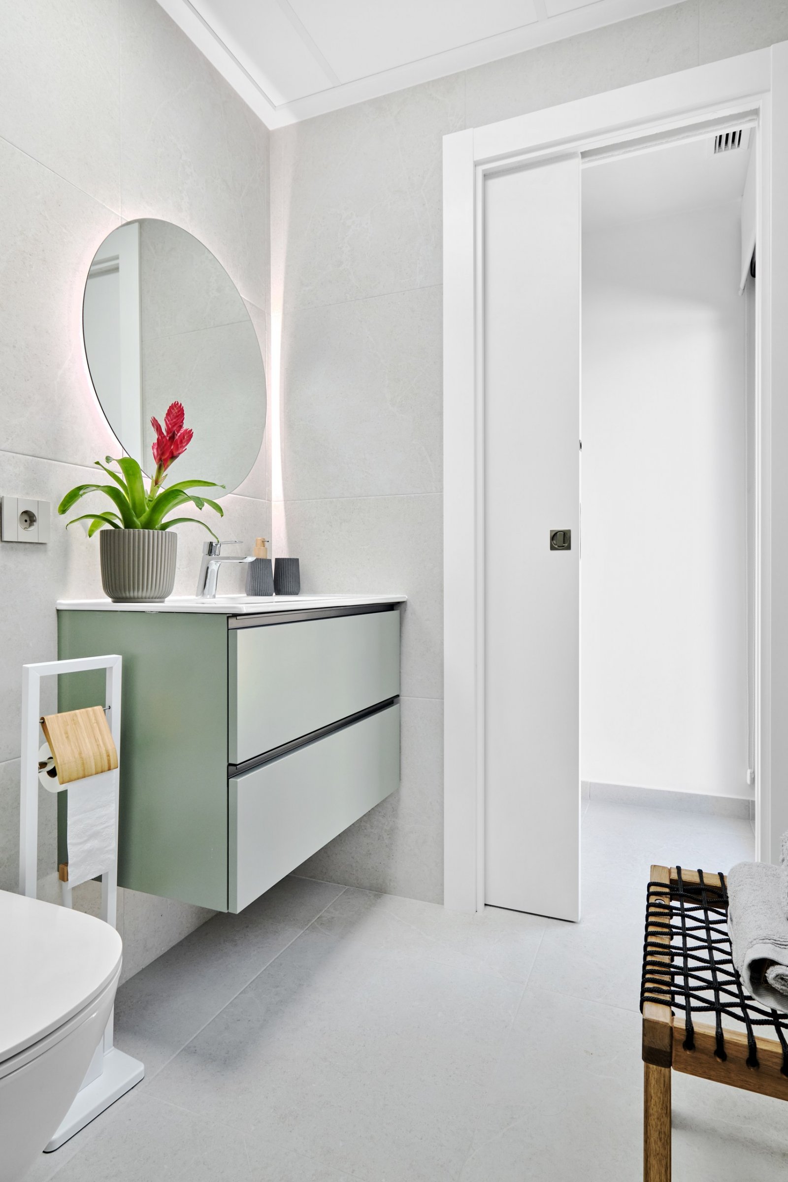 In der charmanten Umgebung von San Miguel de Salinas gelegen, bietet dieser exklusive Wohnkomplex 24 Immobilien, die für diejenigen entworfen wurden,