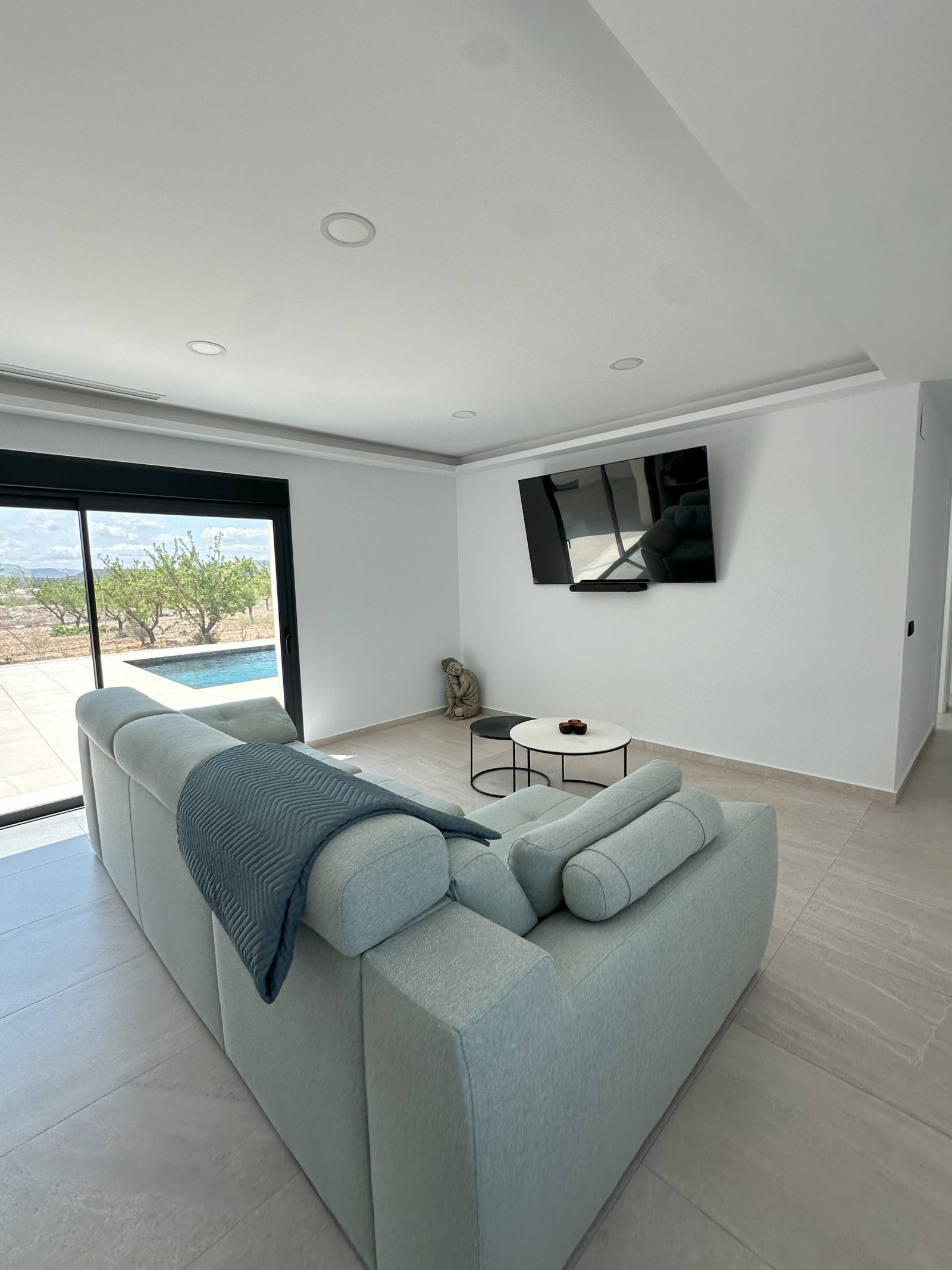  In der charmanten Ortschaft Pinoso gelegen, bietet diese exklusive Sammlung von 13 Einfamilienhäusern eine ideale Umgebung für diejenigen, die Ruhe u