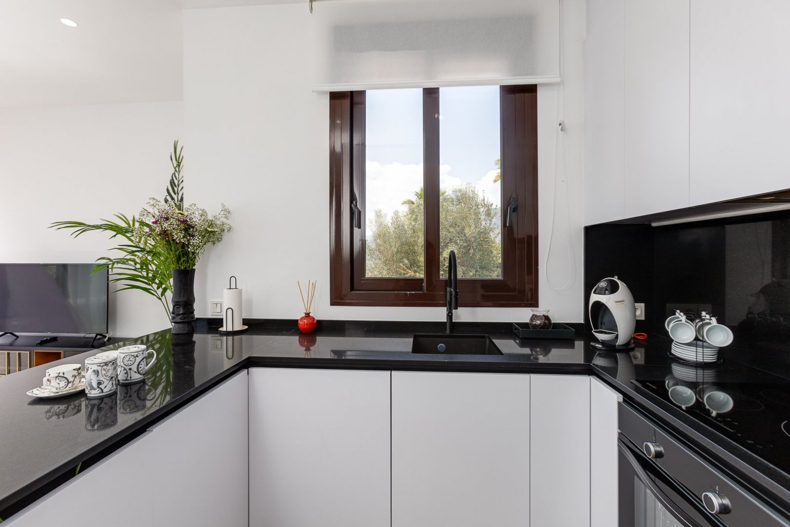  Diese exklusive Sammlung von 7 freistehenden Häusern befindet sich im charmanten Ort Finestrat und bietet eine privilegierte Umgebung nur 5 km vom Me