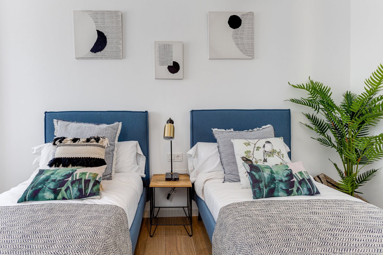  Diese exklusive Sammlung von 7 freistehenden Häusern befindet sich im charmanten Ort Finestrat und bietet eine privilegierte Umgebung nur 5 km vom Me