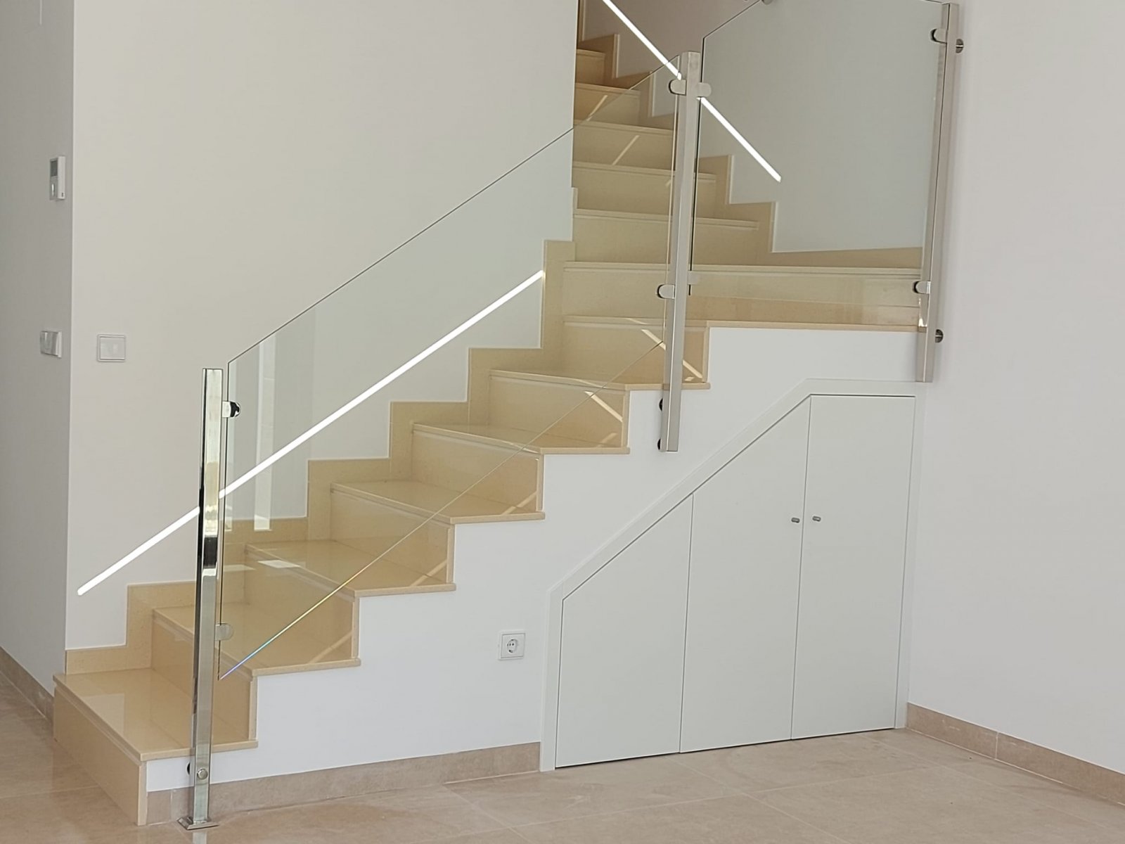  In der ruhigen Ortschaft Las Esperanzas gelegen, bietet diese Wohnanlage eine Auswahl an Häusern, die sich an verschiedene Lebensstile anpassen. Mit 