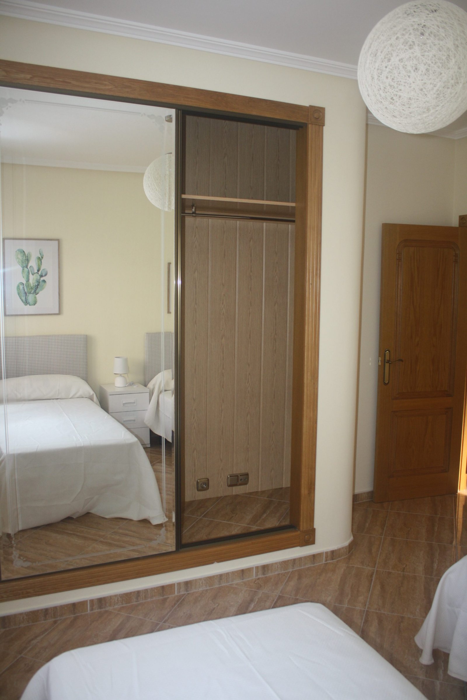 In der charmanten Stadt Torrevieja gelegen, bietet diese freistehende Immobilie eine einzigartige Gelegenheit für diejenigen, die ein exklusives Zuha