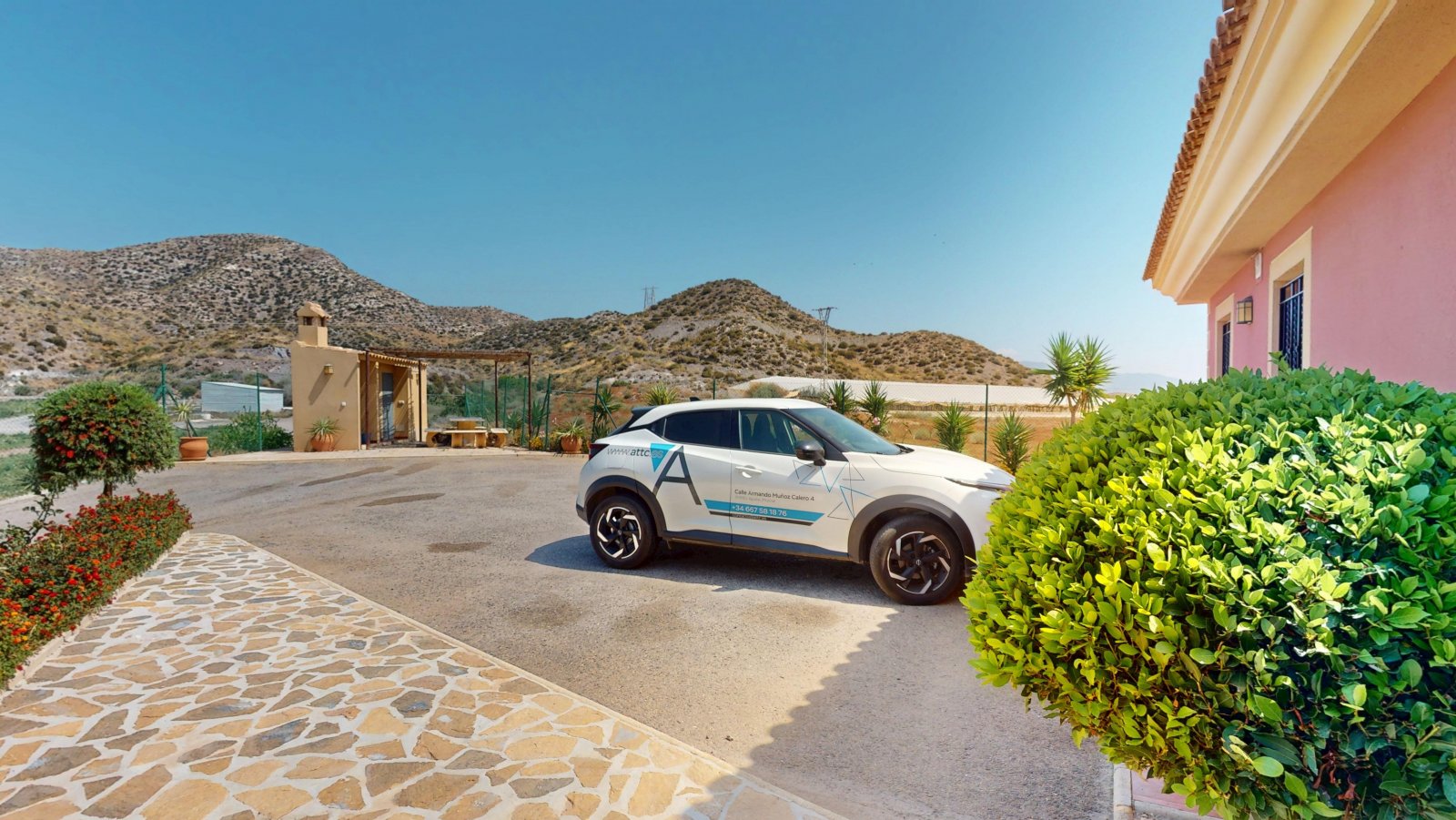  In der charmanten Stadt Águilas gelegen, bietet dieses freistehende Chalet ein außergewöhnliches Wohnerlebnis mit Meerblick. Die Immobilie befindet s