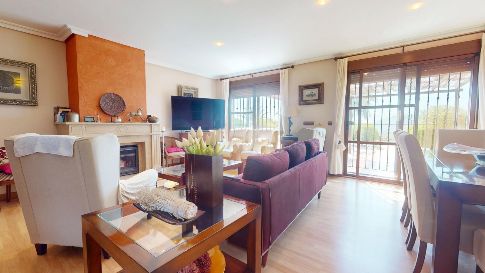  In der charmanten Stadt Águilas gelegen, bietet dieses freistehende Chalet ein außergewöhnliches Wohnerlebnis mit Meerblick. Die Immobilie befindet s