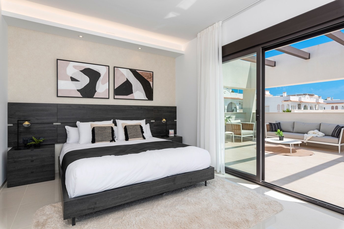  In der charmanten Ciudad Quesada gelegen, bietet diese freistehende Immobilie einen exklusiven Lebensstil in einer privilegierten Umgebung. Mit einem