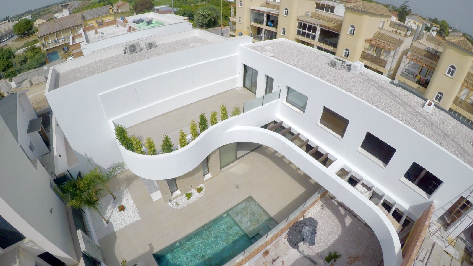  In der ruhigen Ortschaft Heredades gelegen, bietet diese exklusive Sammlung von Reihenhäusern eine einzigartige Gelegenheit, ein ruhiges und gut ange