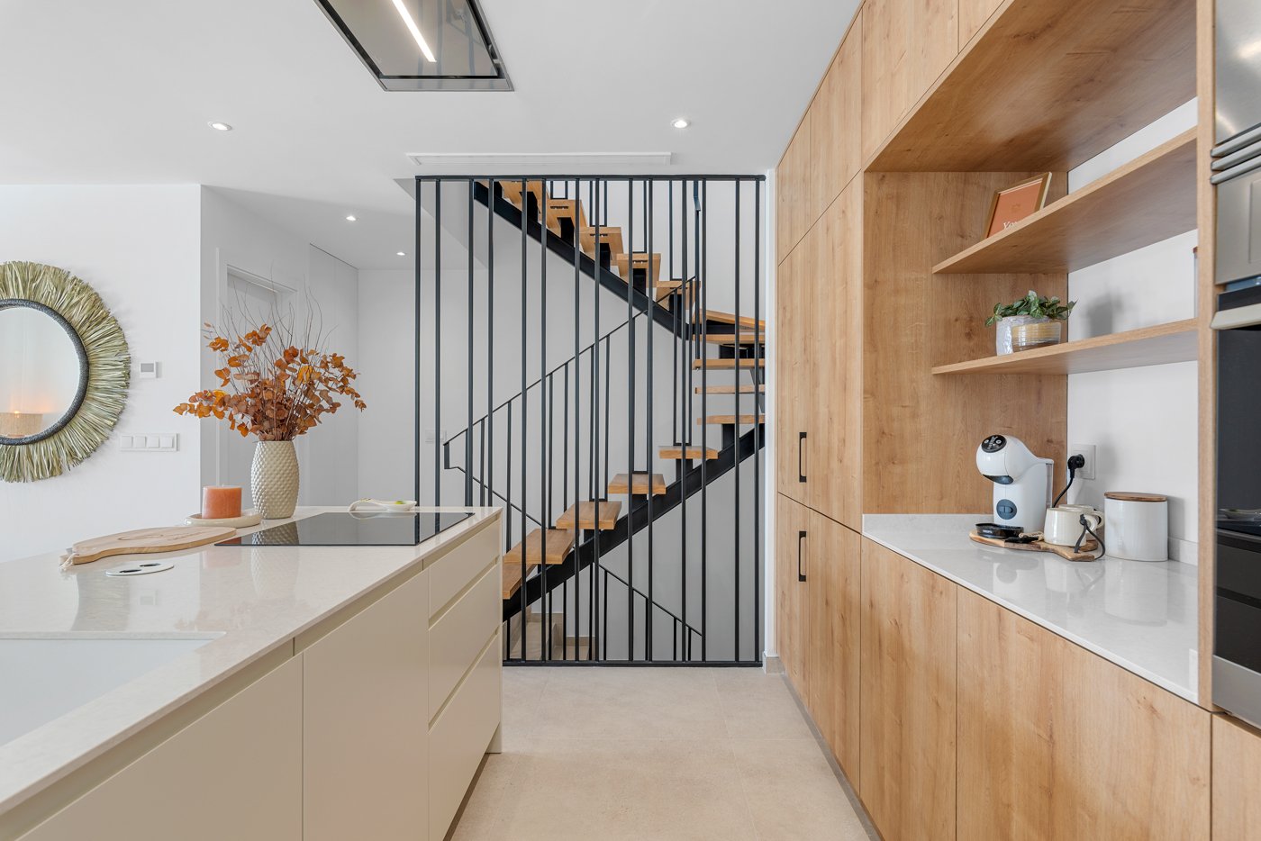  In der charmanten Ortschaft Dolores gelegen, bietet diese exklusive Sammlung von 10 Reihenhäusern eine ideale Wohnumgebung für diejenigen, die Ruhe u