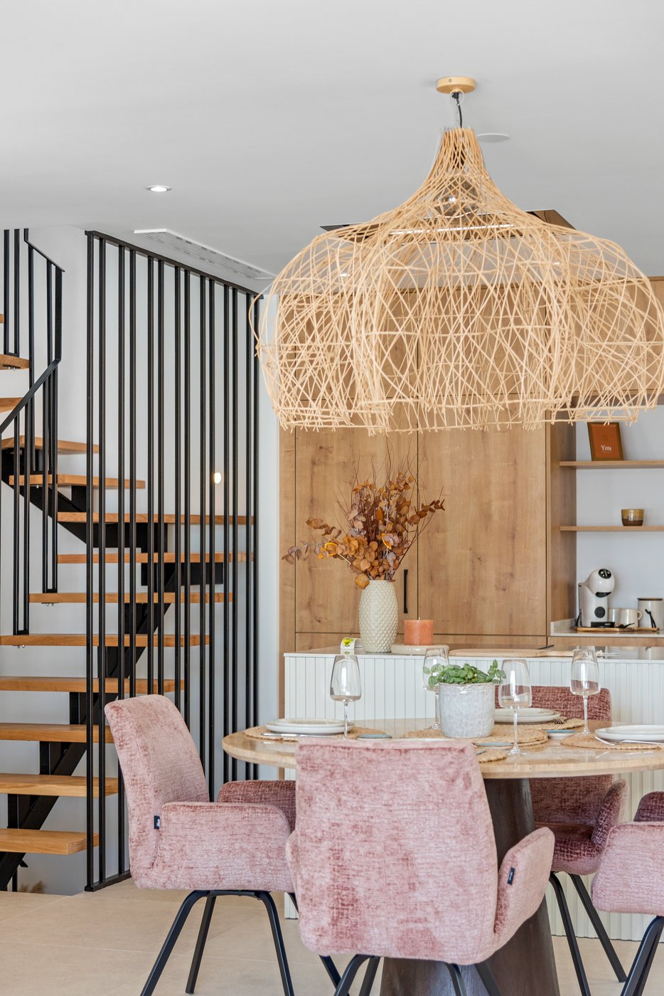  In der charmanten Ortschaft Dolores gelegen, bietet diese exklusive Sammlung von 10 Reihenhäusern eine ideale Wohnumgebung für diejenigen, die Ruhe u