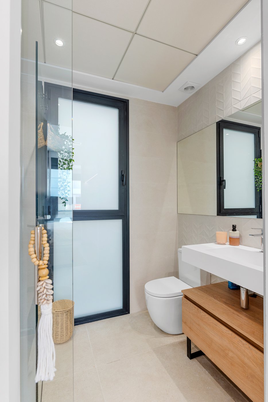  In der charmanten Ortschaft Dolores gelegen, bietet diese exklusive Sammlung von 10 Reihenhäusern eine ideale Wohnumgebung für diejenigen, die Ruhe u