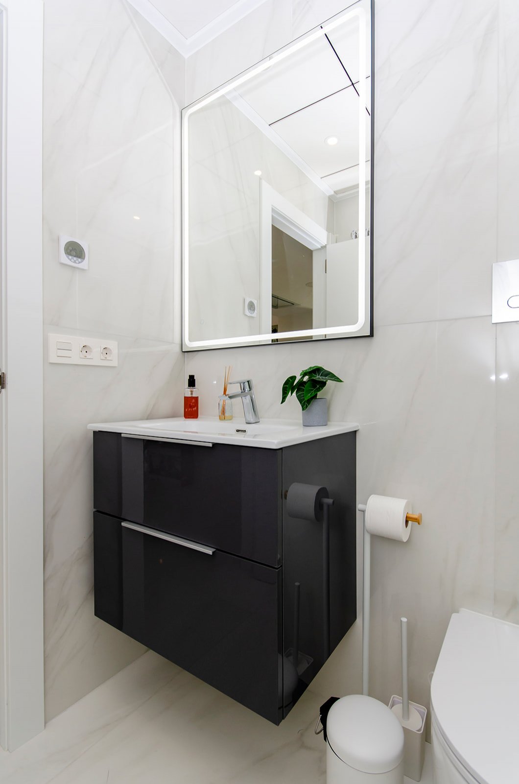 In der charmanten Stadt Orihuela gelegen, bietet dieser Wohnkomplex 39 unabhängige Häuser, die durch ihr modernes und funktionales Design hervorstech