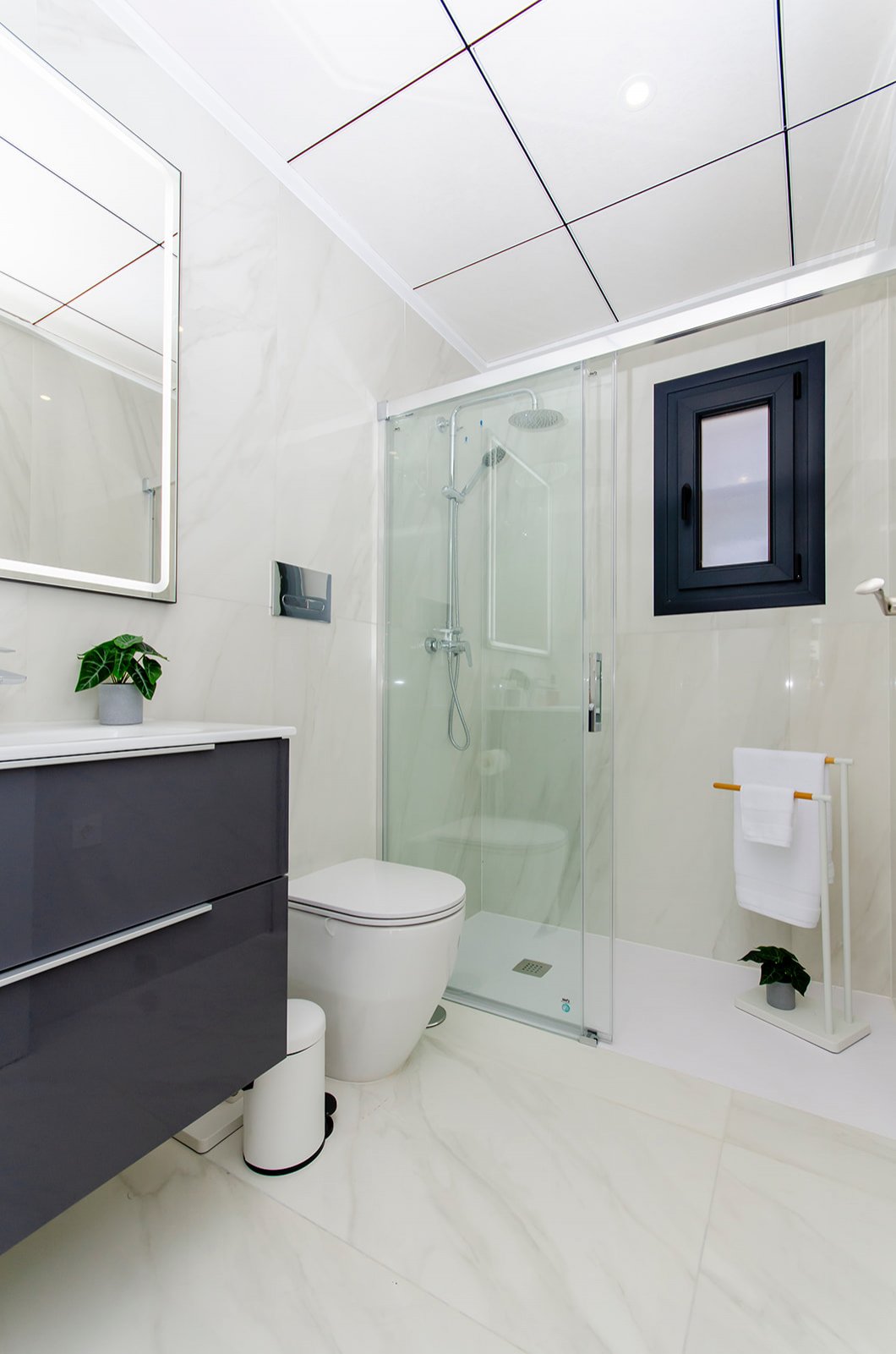 In der charmanten Stadt Orihuela gelegen, bietet dieser Wohnkomplex 39 unabhängige Häuser, die durch ihr modernes und funktionales Design hervorstech