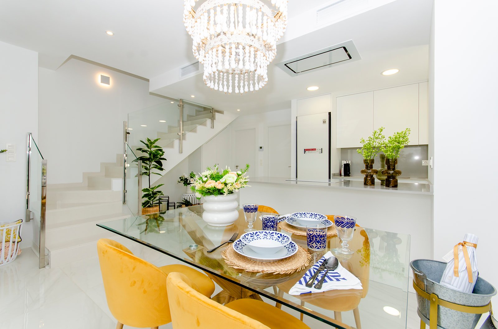 In der charmanten Stadt Orihuela gelegen, bietet dieser Wohnkomplex 39 unabhängige Häuser, die durch ihr modernes und funktionales Design hervorstech