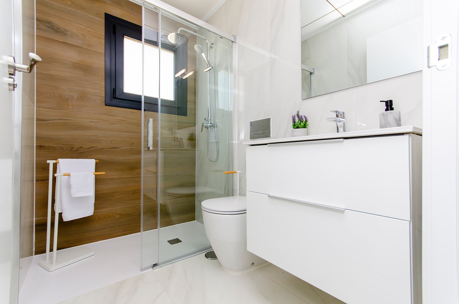 In der charmanten Stadt Orihuela gelegen, bietet dieser Wohnkomplex 39 unabhängige Häuser, die durch ihr modernes und funktionales Design hervorstech