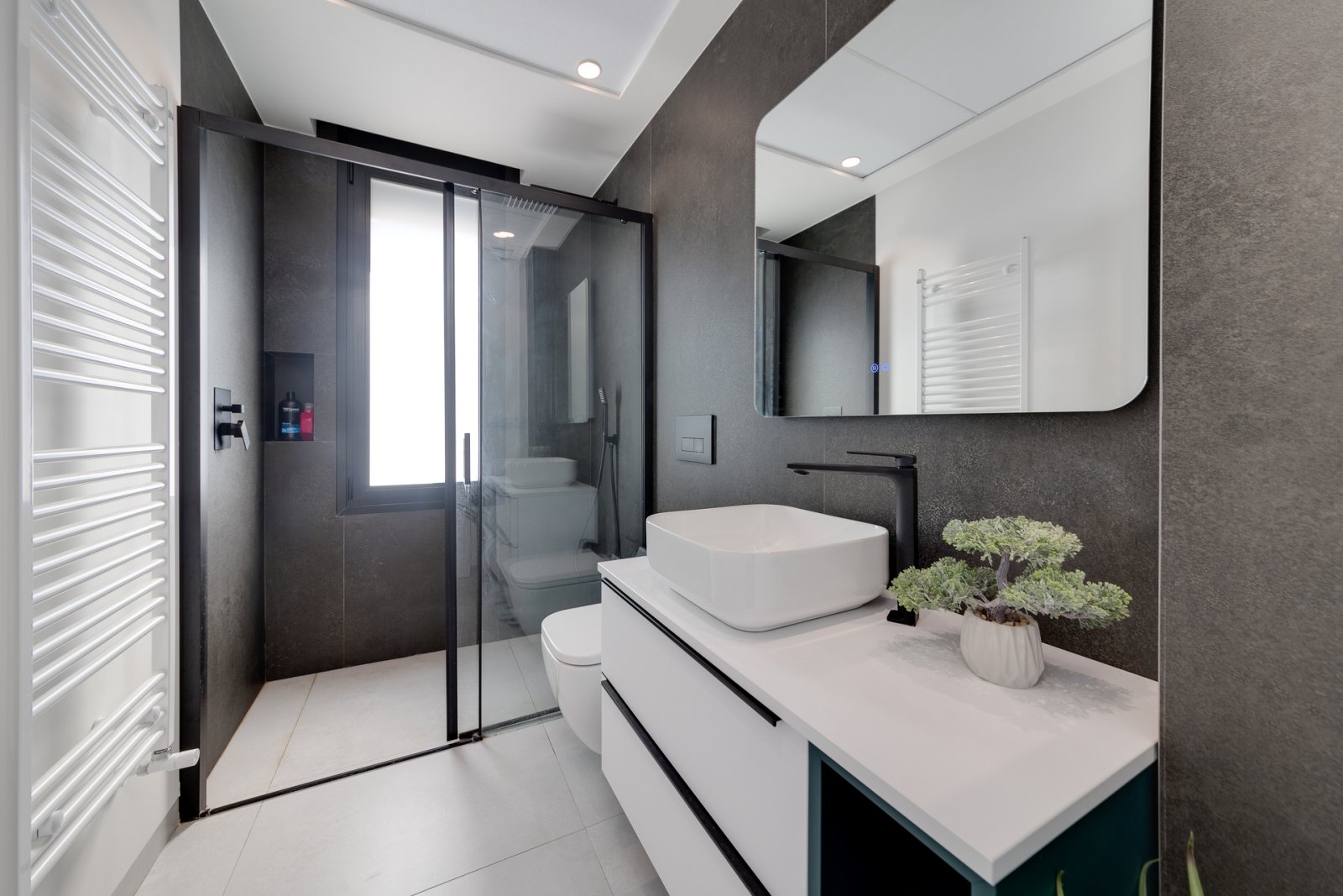  Im charmanten Ort Pilar de la Horadada gelegen, bietet diese Wohnanlage eine exklusive Auswahl von 6 unabhängigen Häusern. Dieser Standort ist ideal 