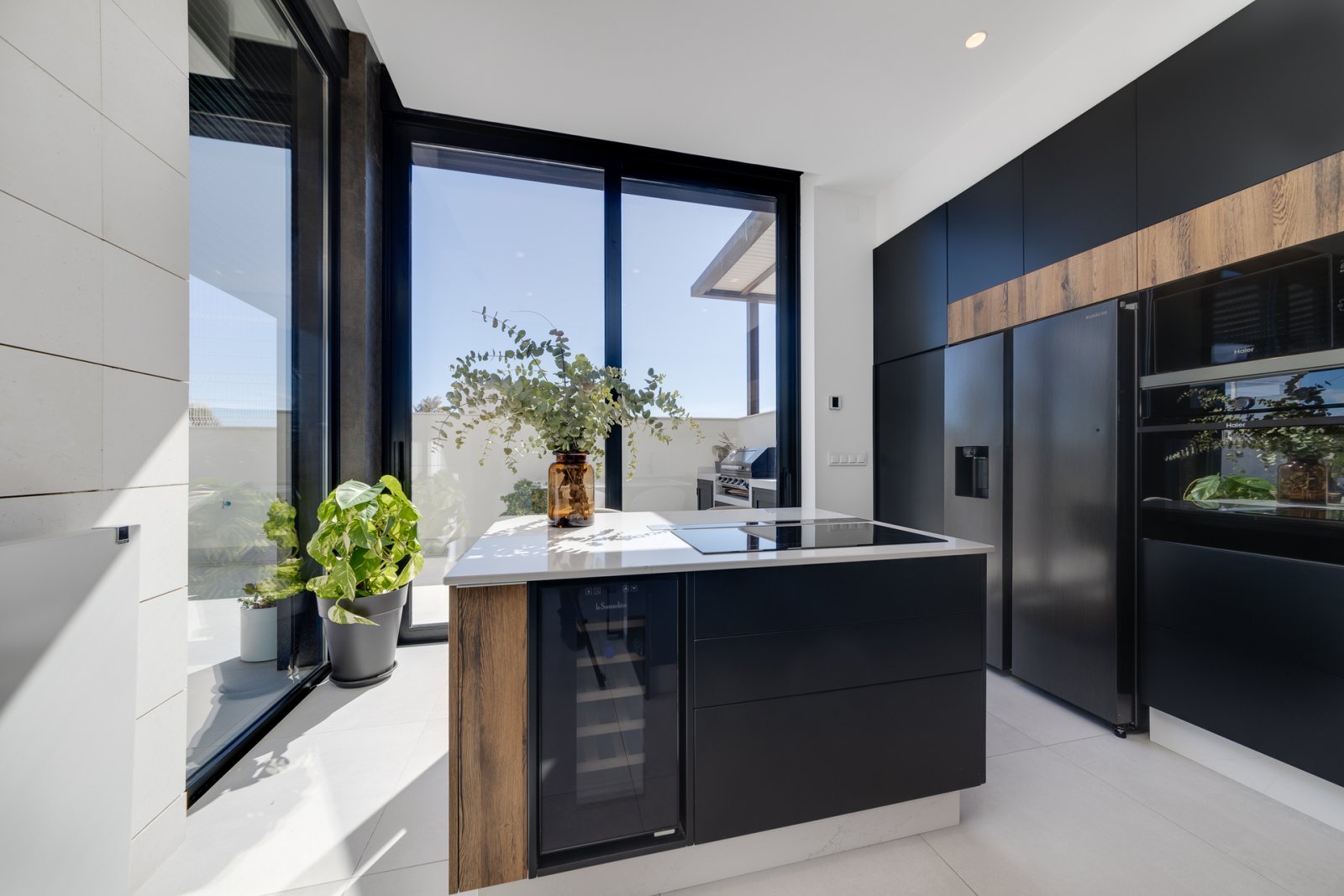  Im charmanten Ort Pilar de la Horadada gelegen, bietet diese Wohnanlage eine exklusive Auswahl von 6 unabhängigen Häusern. Dieser Standort ist ideal 