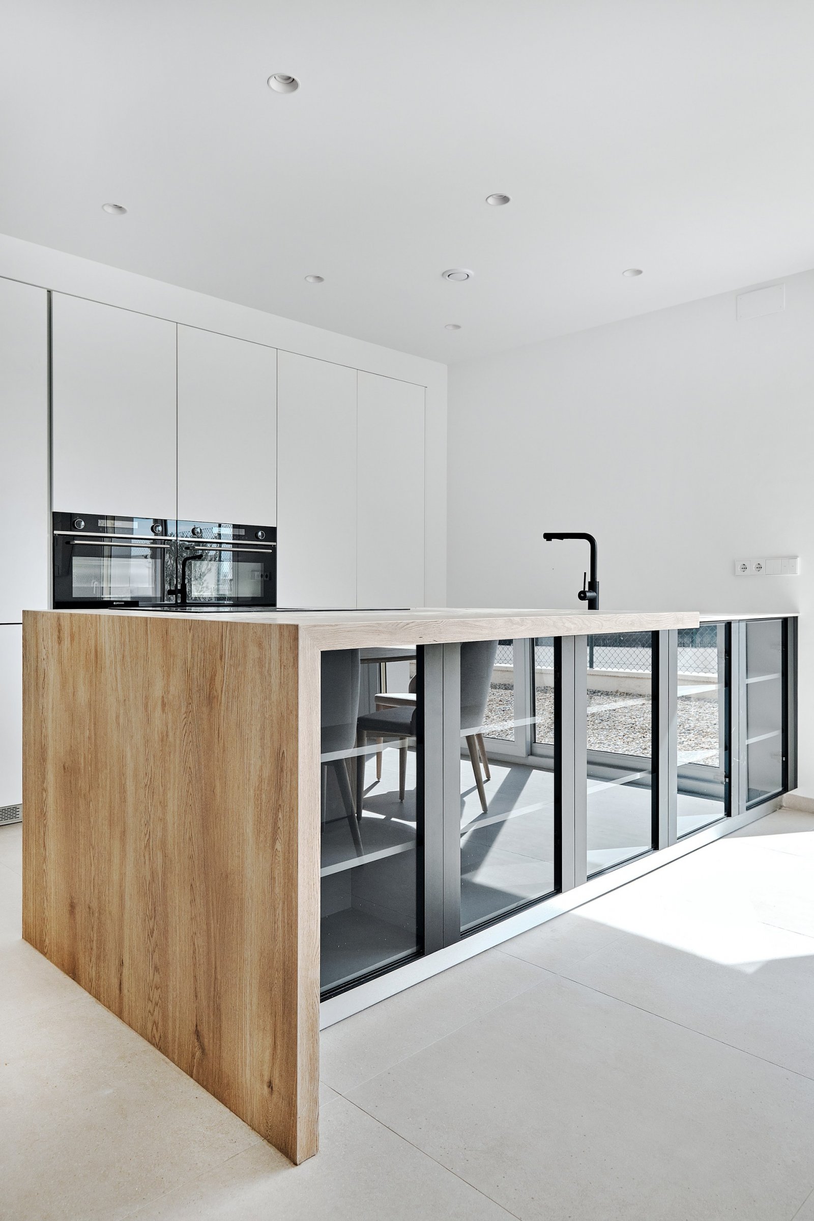  In der charmanten Umgebung von Los Montesinos gelegen, bietet diese exklusive Sammlung unabhängiger Häuser einen einzigartigen Lebensstil. Mit insges