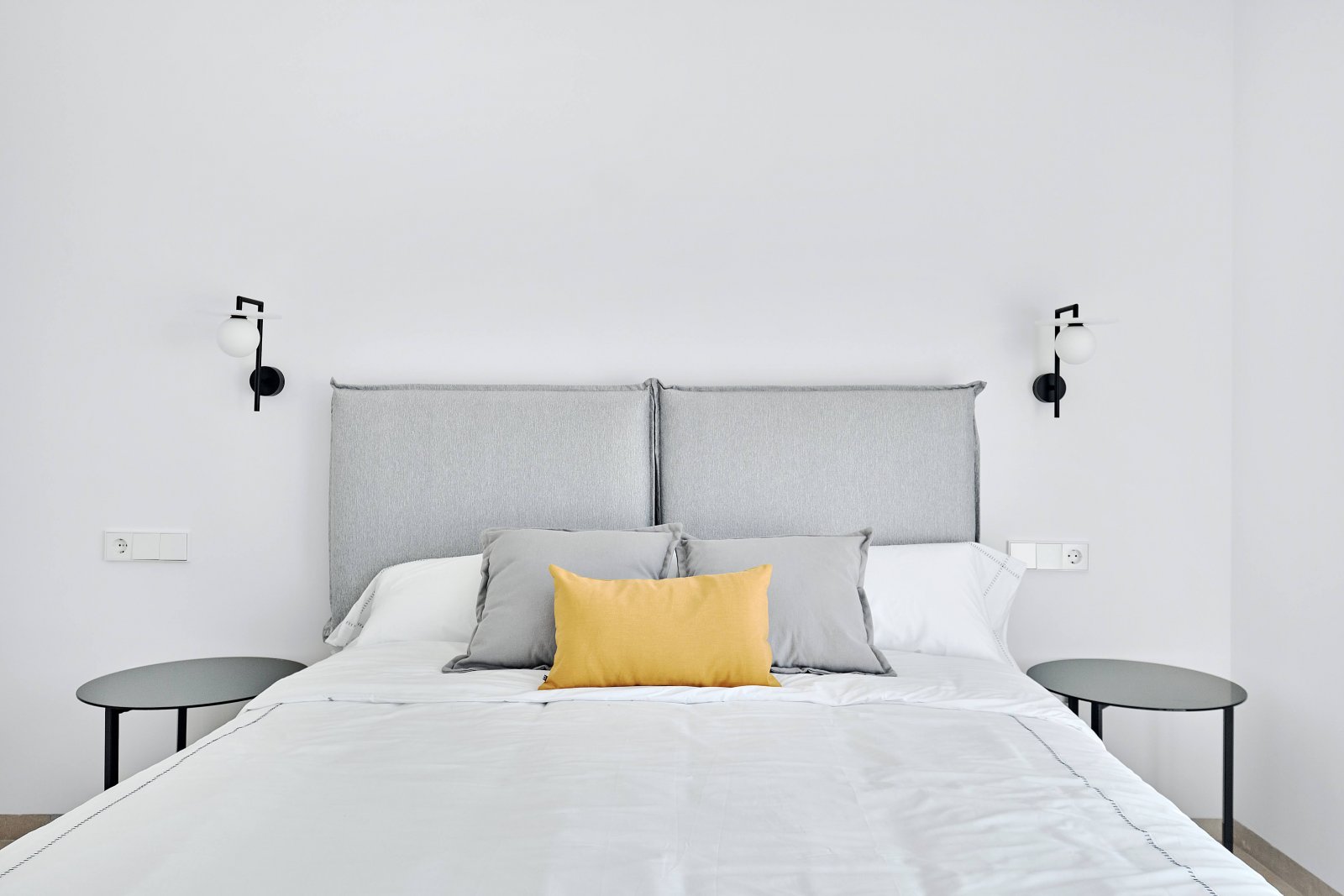  In der charmanten Umgebung von Los Montesinos gelegen, bietet diese exklusive Sammlung unabhängiger Häuser einen einzigartigen Lebensstil. Mit insges