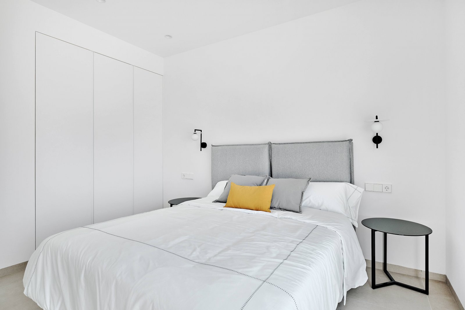  In der charmanten Umgebung von Los Montesinos gelegen, bietet diese exklusive Sammlung unabhängiger Häuser einen einzigartigen Lebensstil. Mit insges