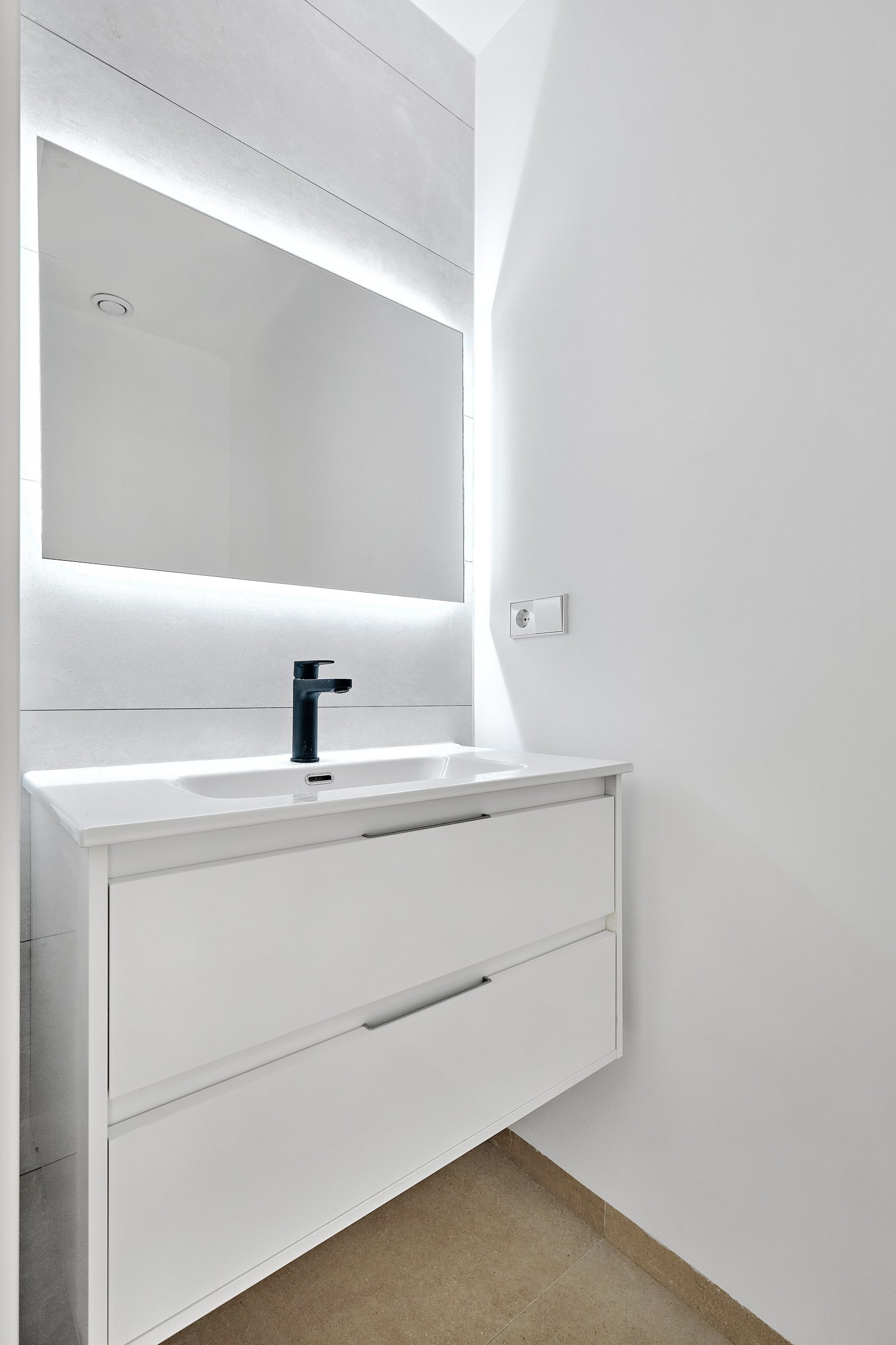  In der charmanten Umgebung von Los Montesinos gelegen, bietet diese exklusive Sammlung unabhängiger Häuser einen einzigartigen Lebensstil. Mit insges