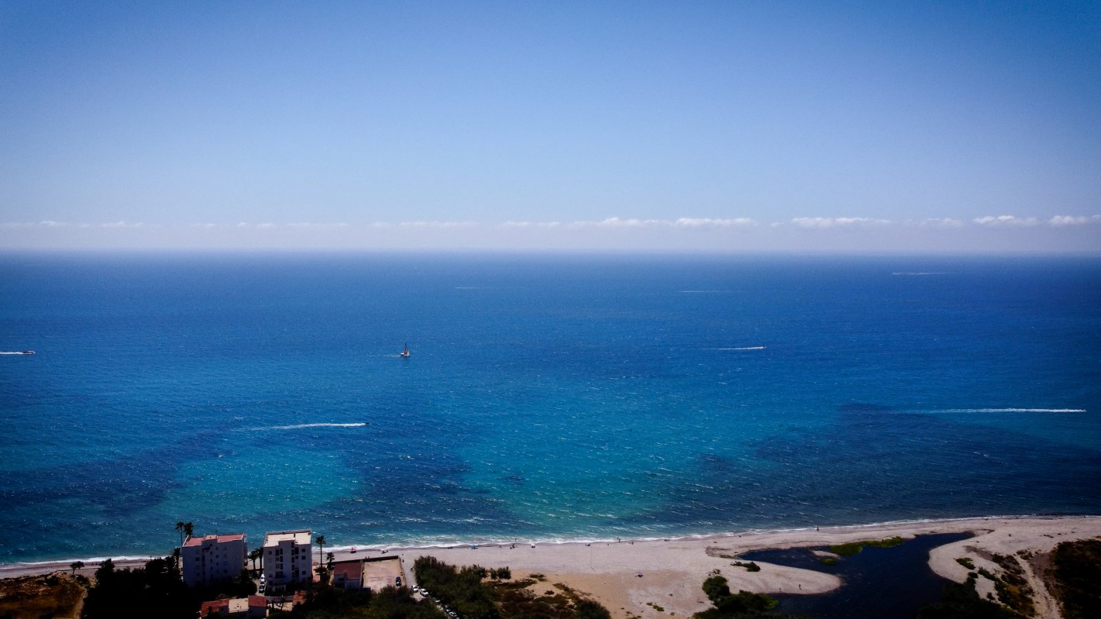  In der charmanten Umgebung von Polop gelegen, bietet diese exklusive Wohnanlage eine Auswahl an Apartments und Reihenhäusern. Mit insgesamt sechs Imm