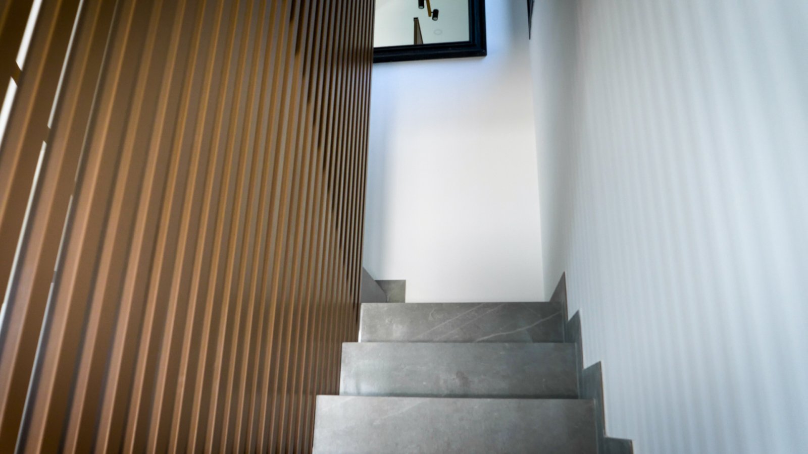 In der charmanten Umgebung von Polop gelegen, bietet diese exklusive Wohnanlage eine Auswahl an Apartments und Reihenhäusern. Mit insgesamt sechs Imm