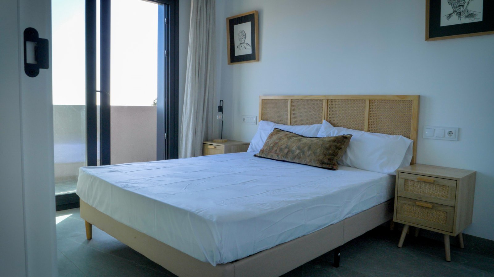 In der charmanten Umgebung von Polop gelegen, bietet diese exklusive Wohnanlage eine Auswahl an Apartments und Reihenhäusern. Mit insgesamt sechs Imm