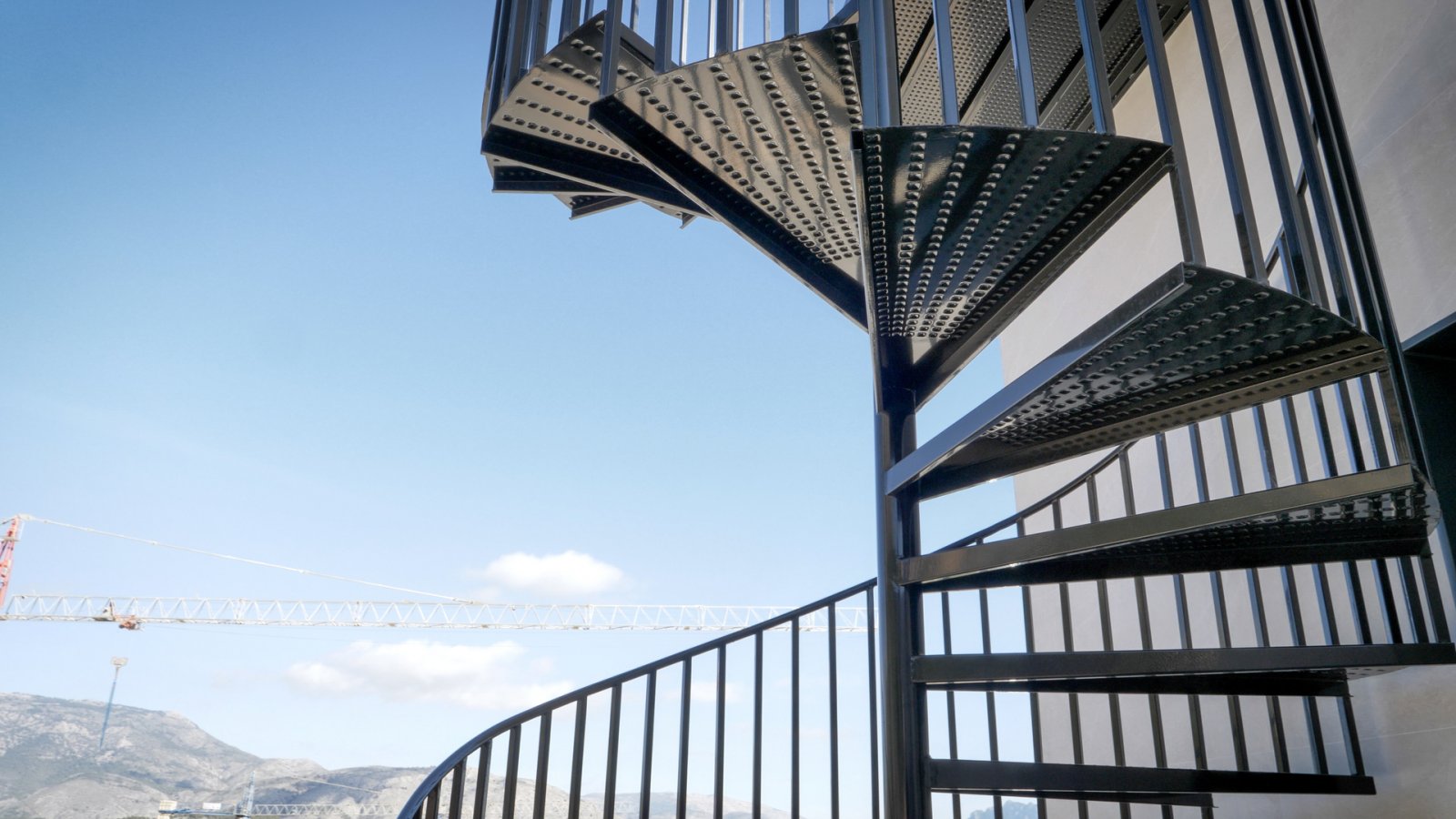 In der charmanten Umgebung von Polop gelegen, bietet diese exklusive Wohnanlage eine Auswahl an Apartments und Reihenhäusern. Mit insgesamt sechs Imm