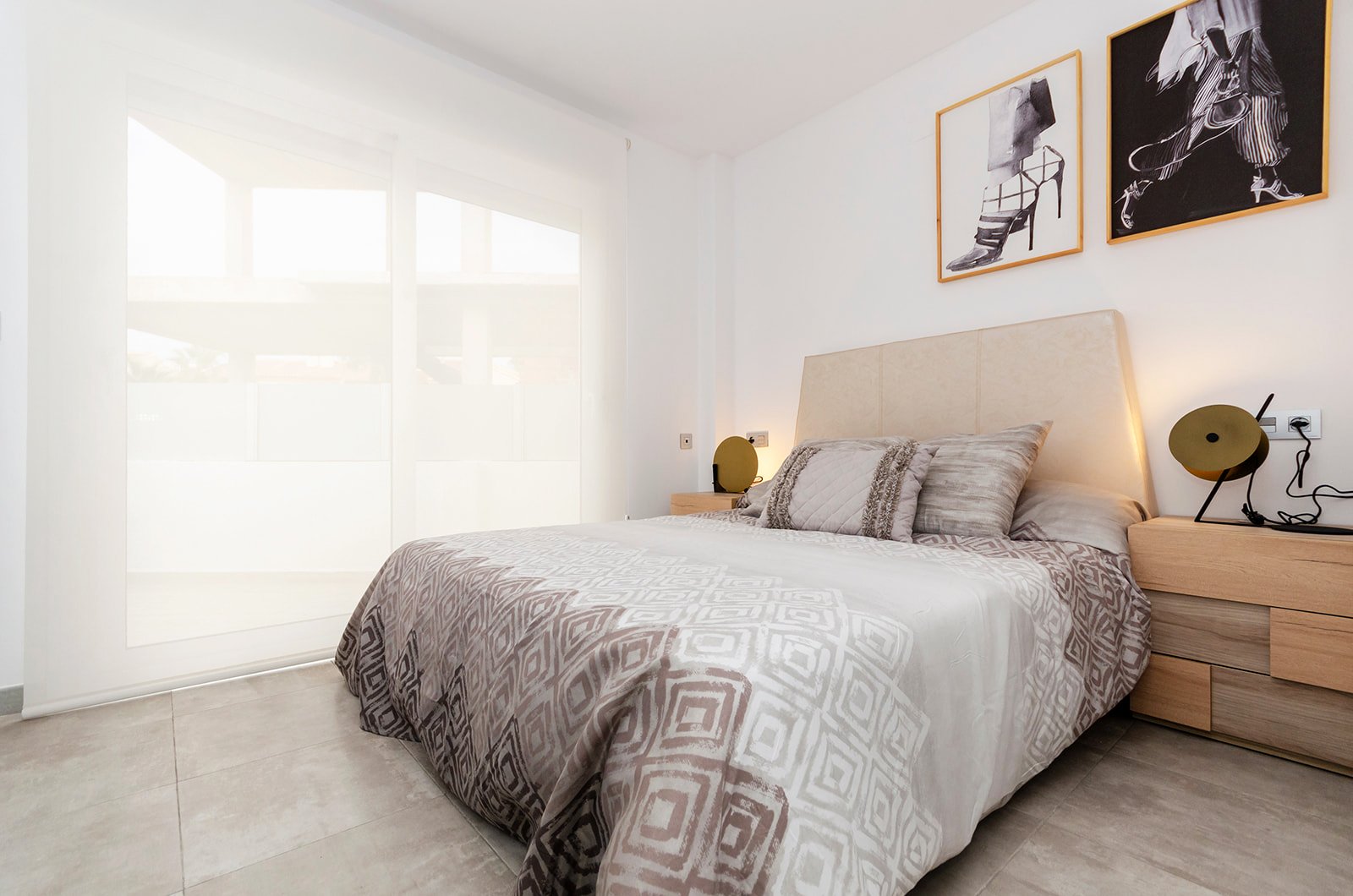  In der charmanten Stadt Torrevieja gelegen, bietet diese Wohnanlage eine exklusive Auswahl von 7 Reihenhäusern. Diese Häuser sind für diejenigen konz