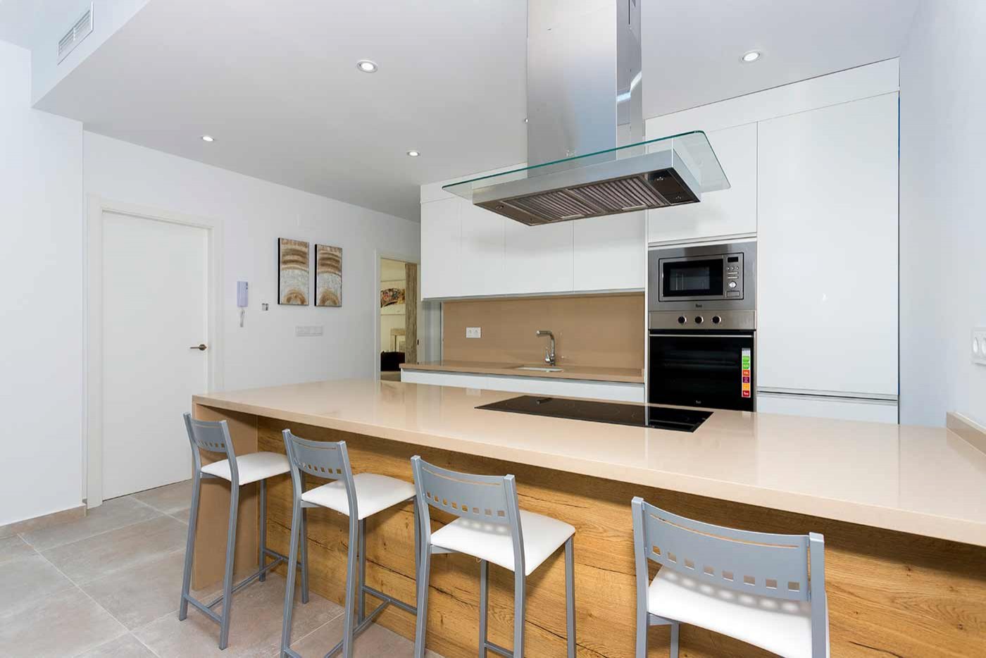  Es ist die perfekte Kombination aus einem ruhigen und komfortablen Landleben und den pulsierenden Küstengebieten der Costa Blanca. Die Anlage wurde m