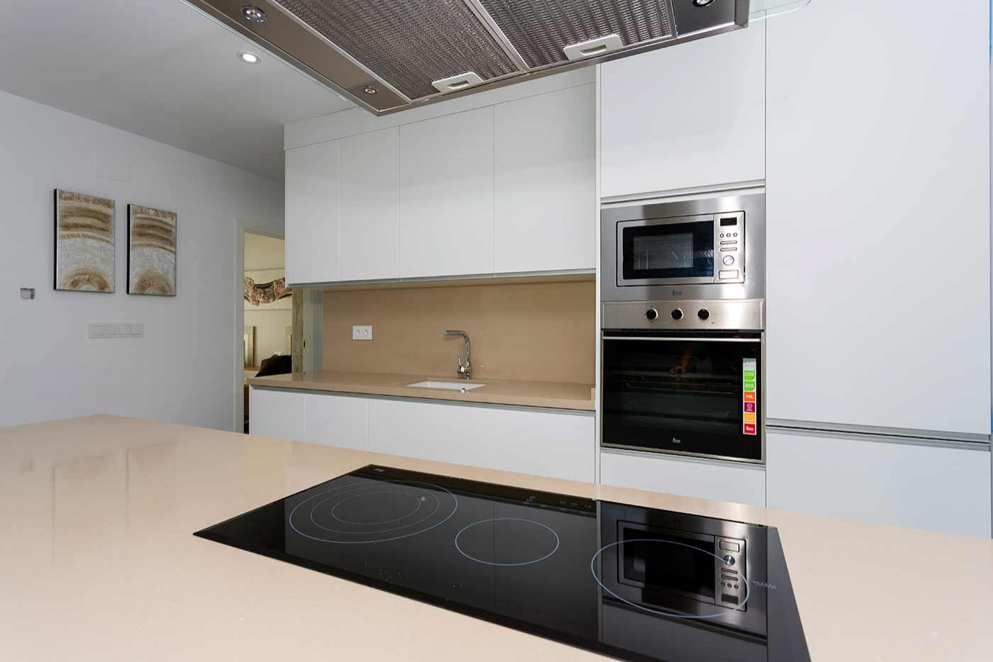  Es ist die perfekte Kombination aus einem ruhigen und komfortablen Landleben und den pulsierenden Küstengebieten der Costa Blanca. Die Anlage wurde m