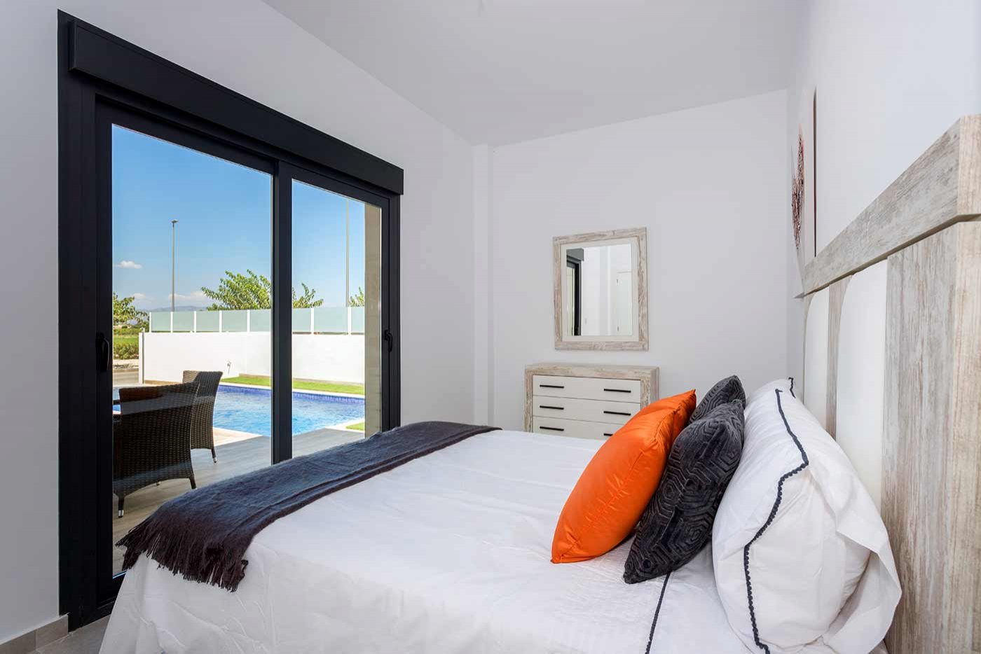  Es ist die perfekte Kombination aus einem ruhigen und komfortablen Landleben und den pulsierenden Küstengebieten der Costa Blanca. Die Anlage wurde m