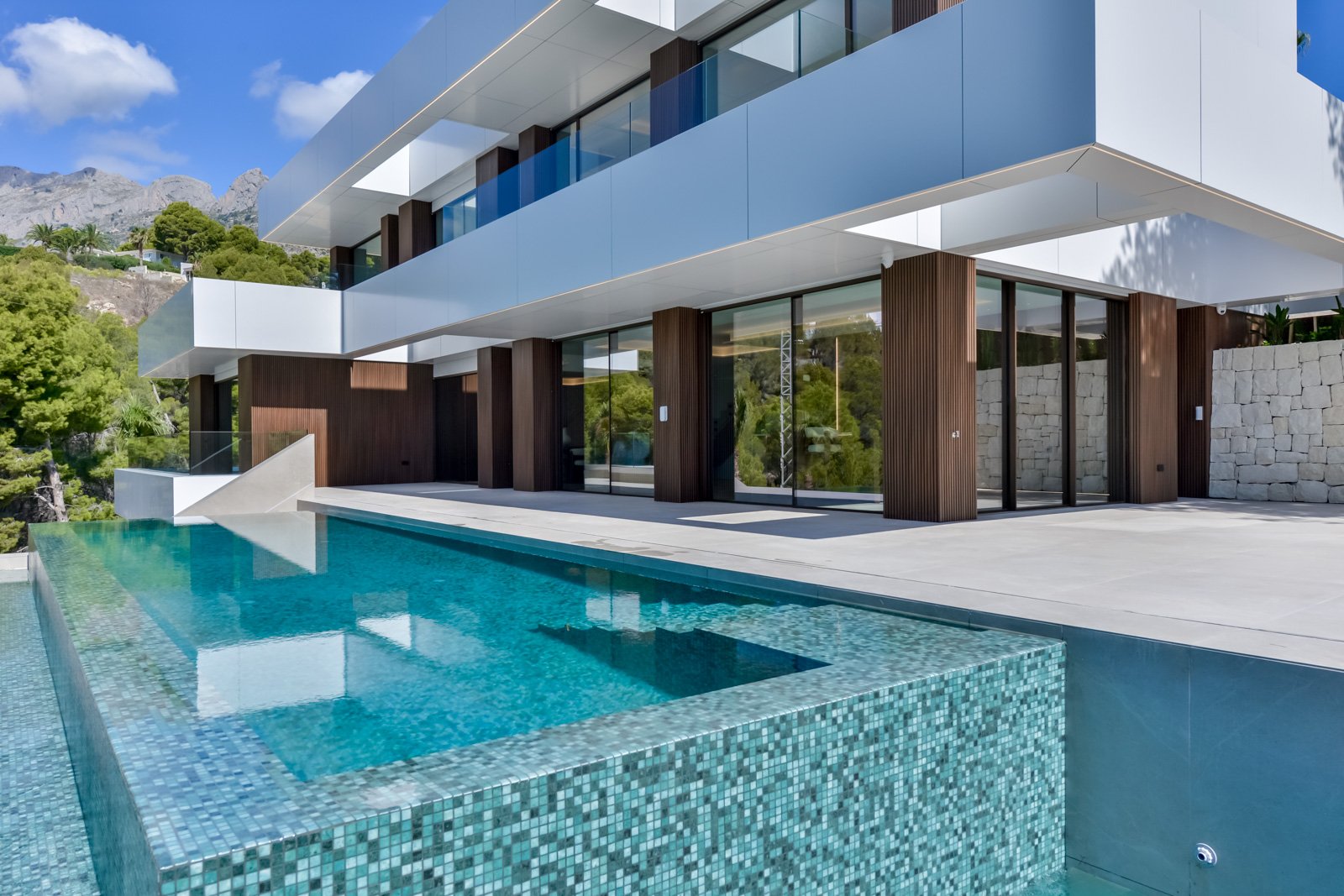  Komplett fertiggestellte Luxusimmobilie in Altea, mit Meerblick, in einer sehr ruhigen Gegend, gebaut nach Nachhaltigkeits- und Energieeffizienzstand