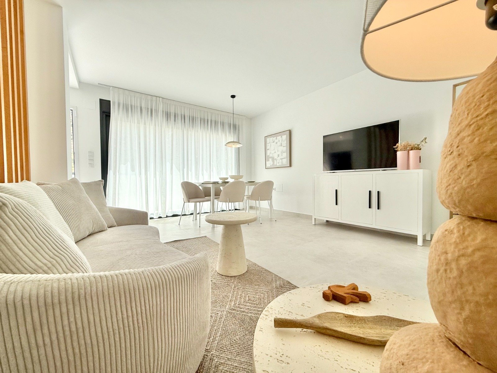  In der charmanten Ortschaft Cox gelegen, bietet diese Wohnanlage eine exklusive Auswahl an Bungalows, die für maximalen Komfort und Funktionalität en