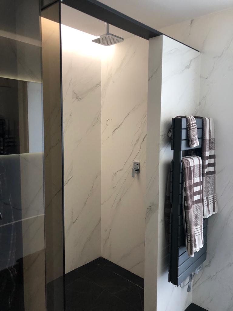  In der charmanten Stadt Molina de Segura gelegen, bietet dieser Wohnkomplex 34 unabhängige Häuser, die Komfort und Modernität vereinen. Die Immobilie