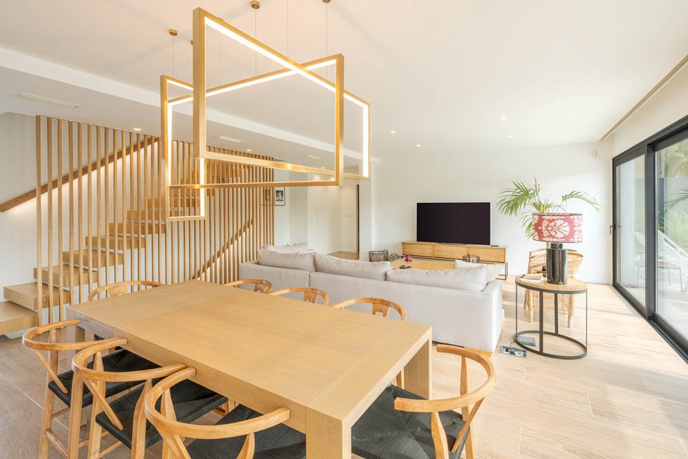  In der charmanten Stadt Molina de Segura gelegen, bietet dieser Wohnkomplex 34 unabhängige Häuser, die Komfort und Modernität vereinen. Die Immobilie