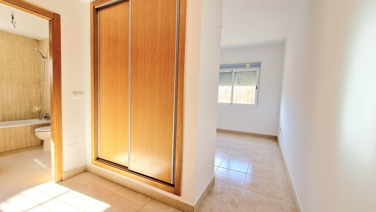 In der ruhigen Gegend von Purias gelegen, bietet diese exklusive Sammlung von 13 unabhängigen Wohnhäusern eine ideale Umgebung für diejenigen, die ei