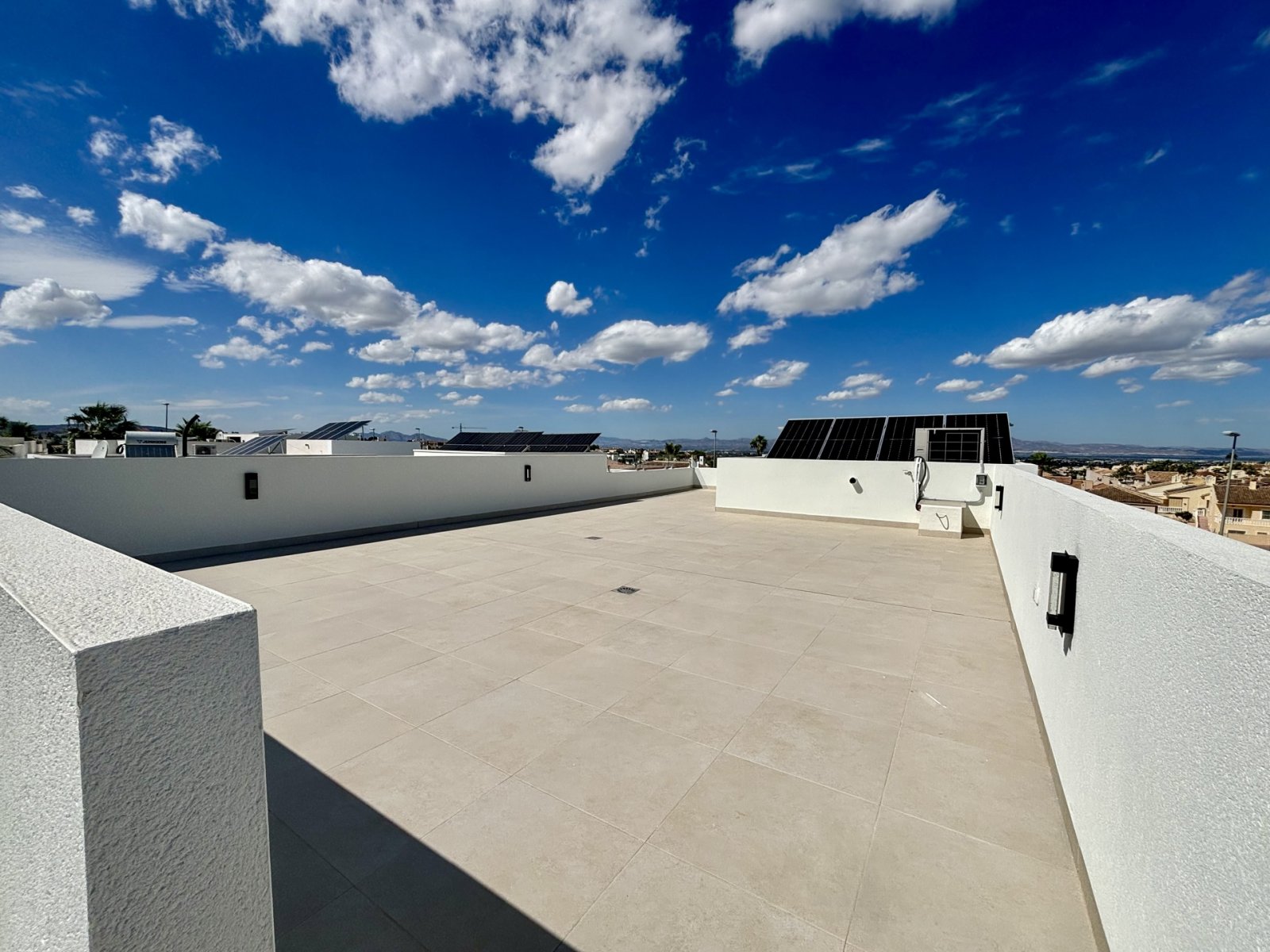  In der charmanten Stadt Benijófar gelegen, bietet dieses exklusive Ensemble freistehender Häuser eine einzigartige Gelegenheit für diejenigen, die ei