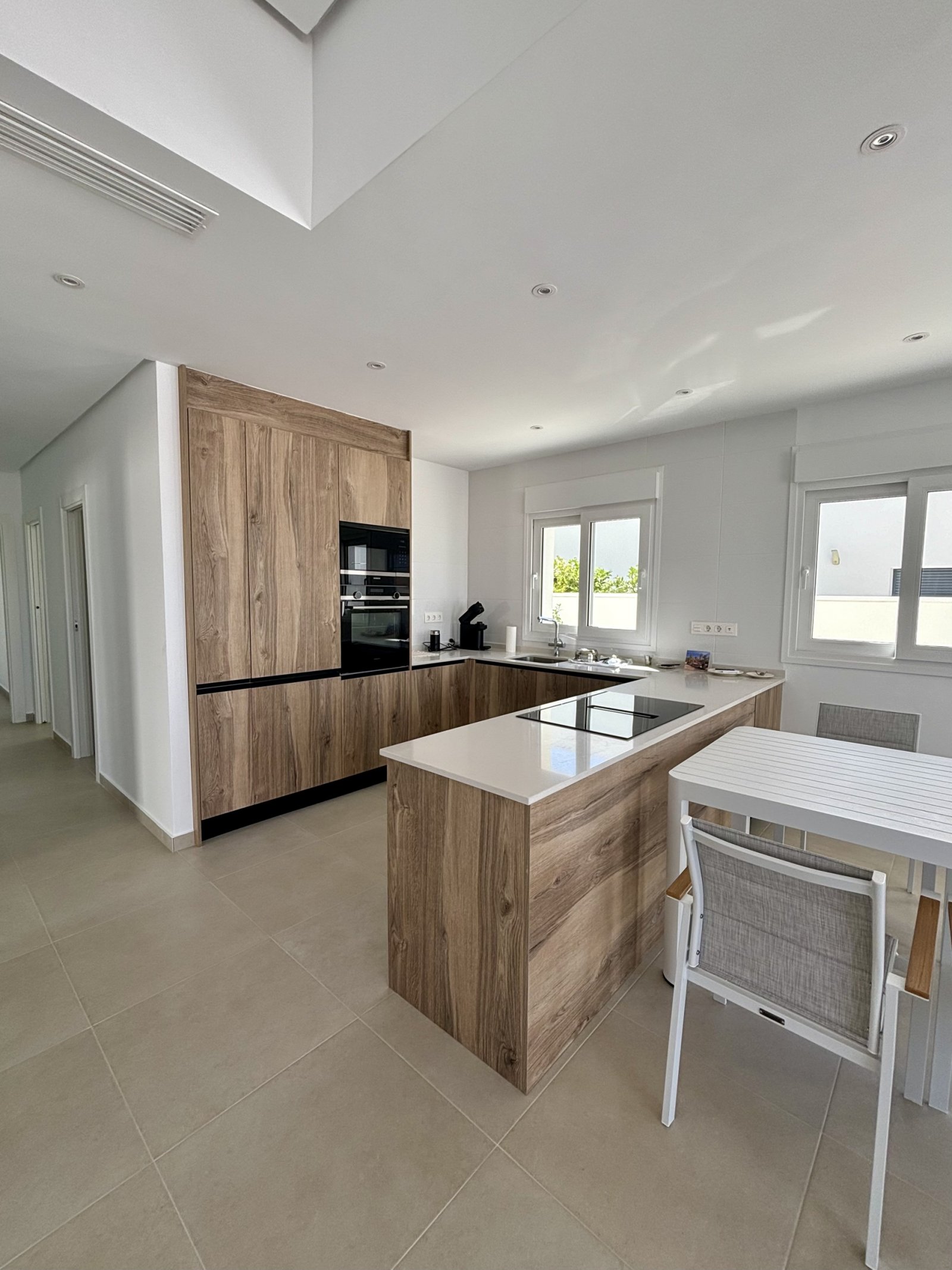  In der charmanten Stadt Benijófar gelegen, bietet dieses exklusive Ensemble freistehender Häuser eine einzigartige Gelegenheit für diejenigen, die ei