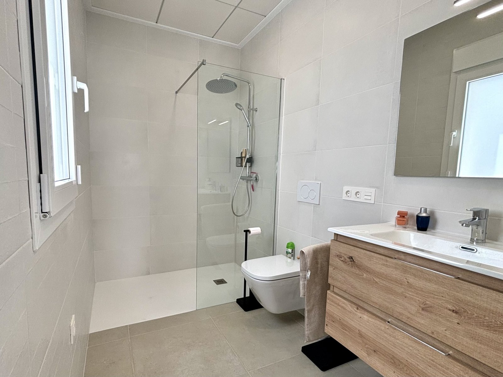  In der charmanten Stadt Benijófar gelegen, bietet dieses exklusive Ensemble freistehender Häuser eine einzigartige Gelegenheit für diejenigen, die ei